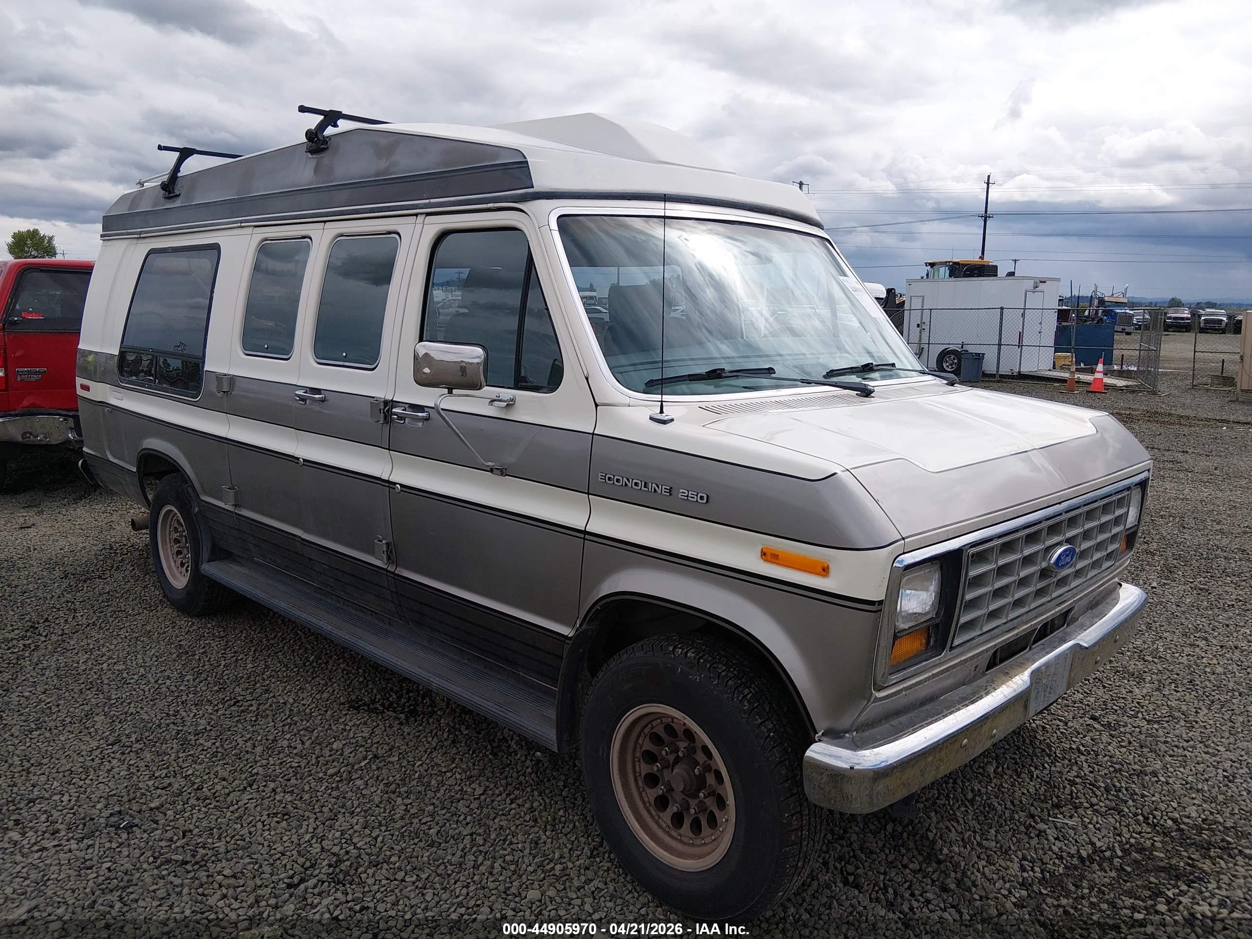 1989 Ford Econoline Cargo, VIN 1FDGS24HXKHC32822 — Normal wear