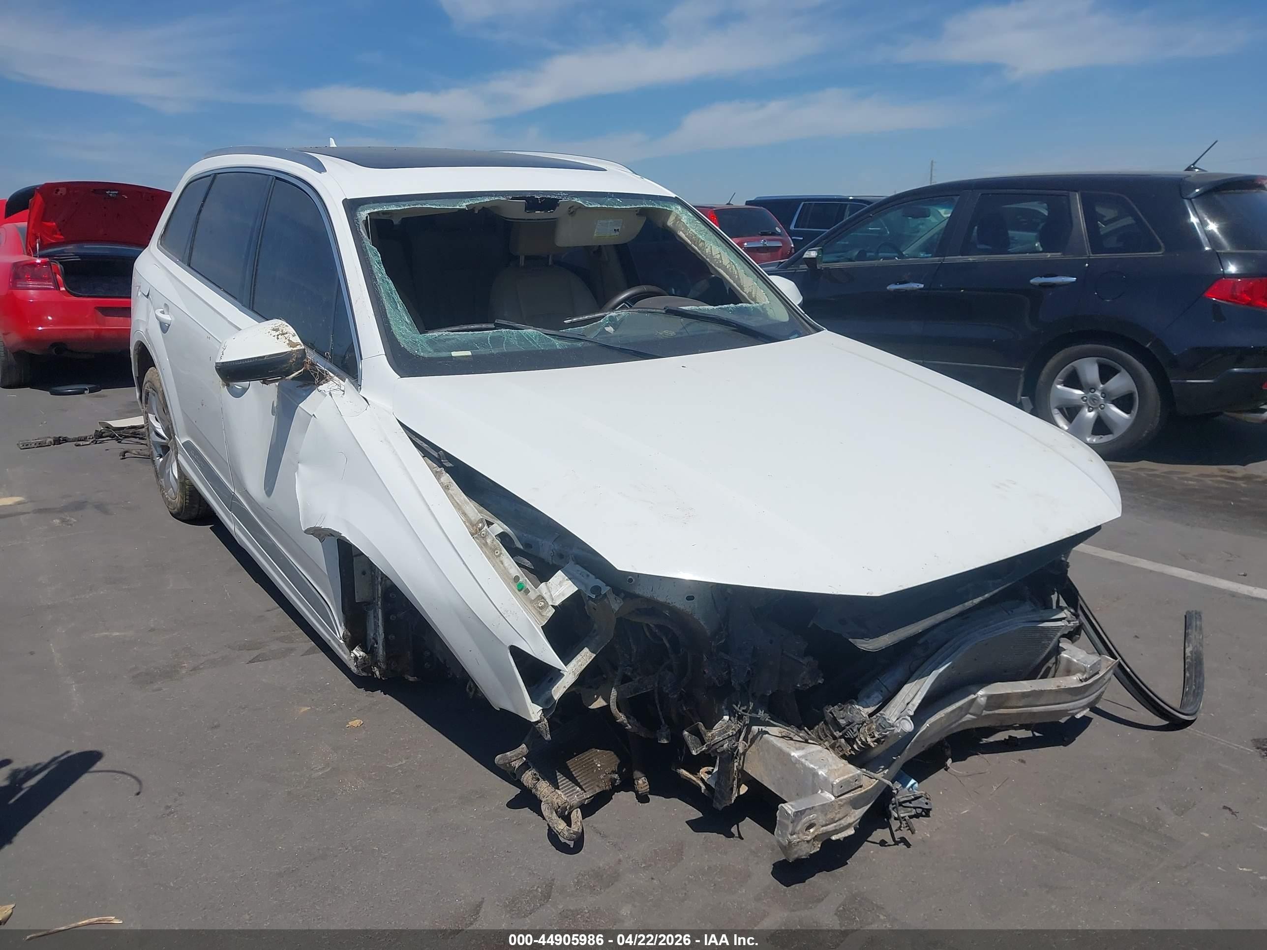 2018 Audi Q7 Premium Plus, VIN WA1LAAF72JD018556 — Перед