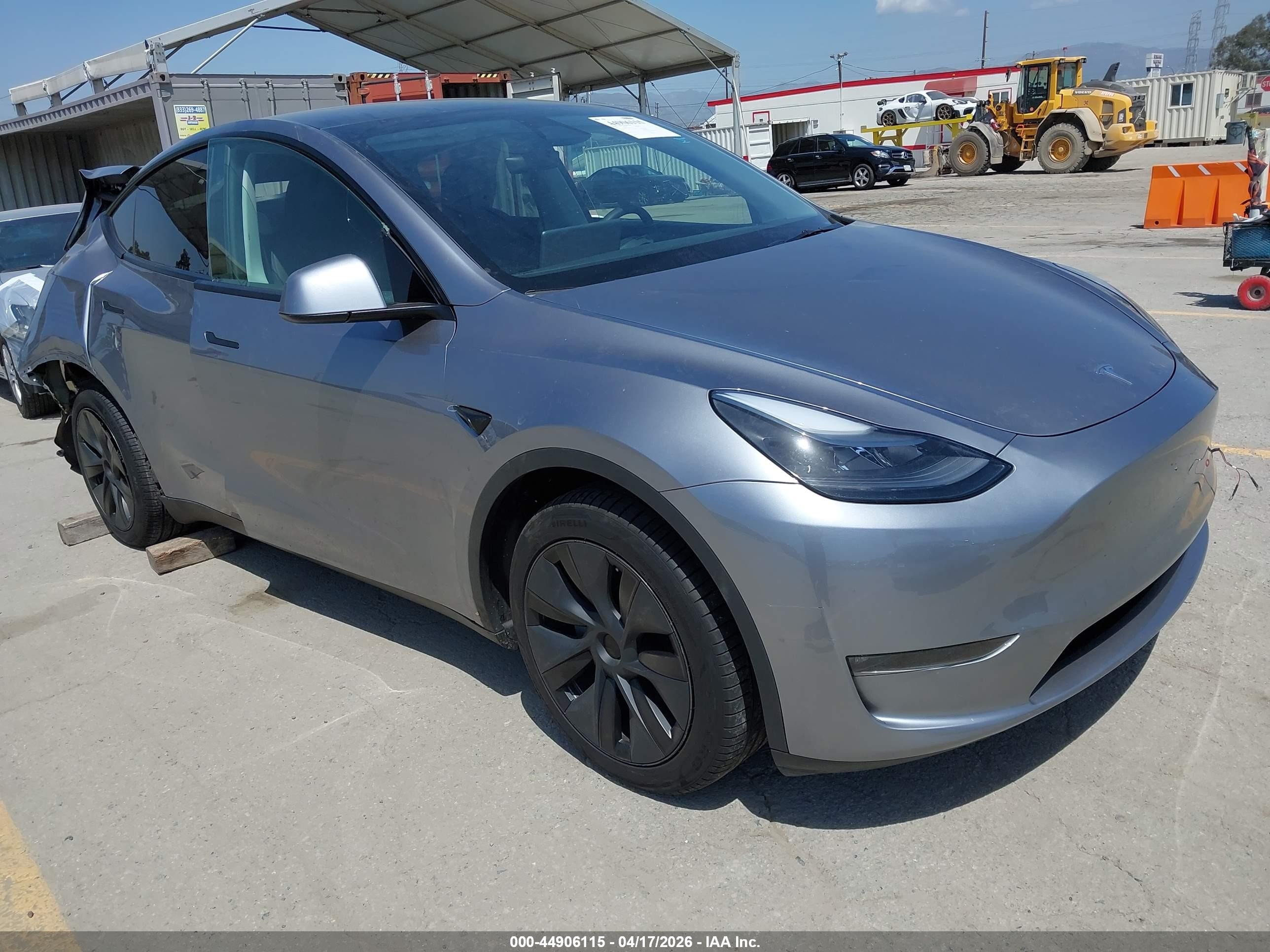 2024 Tesla Model Y Long Range, VIN 7SAYGDEE6RA295601 — Rear end