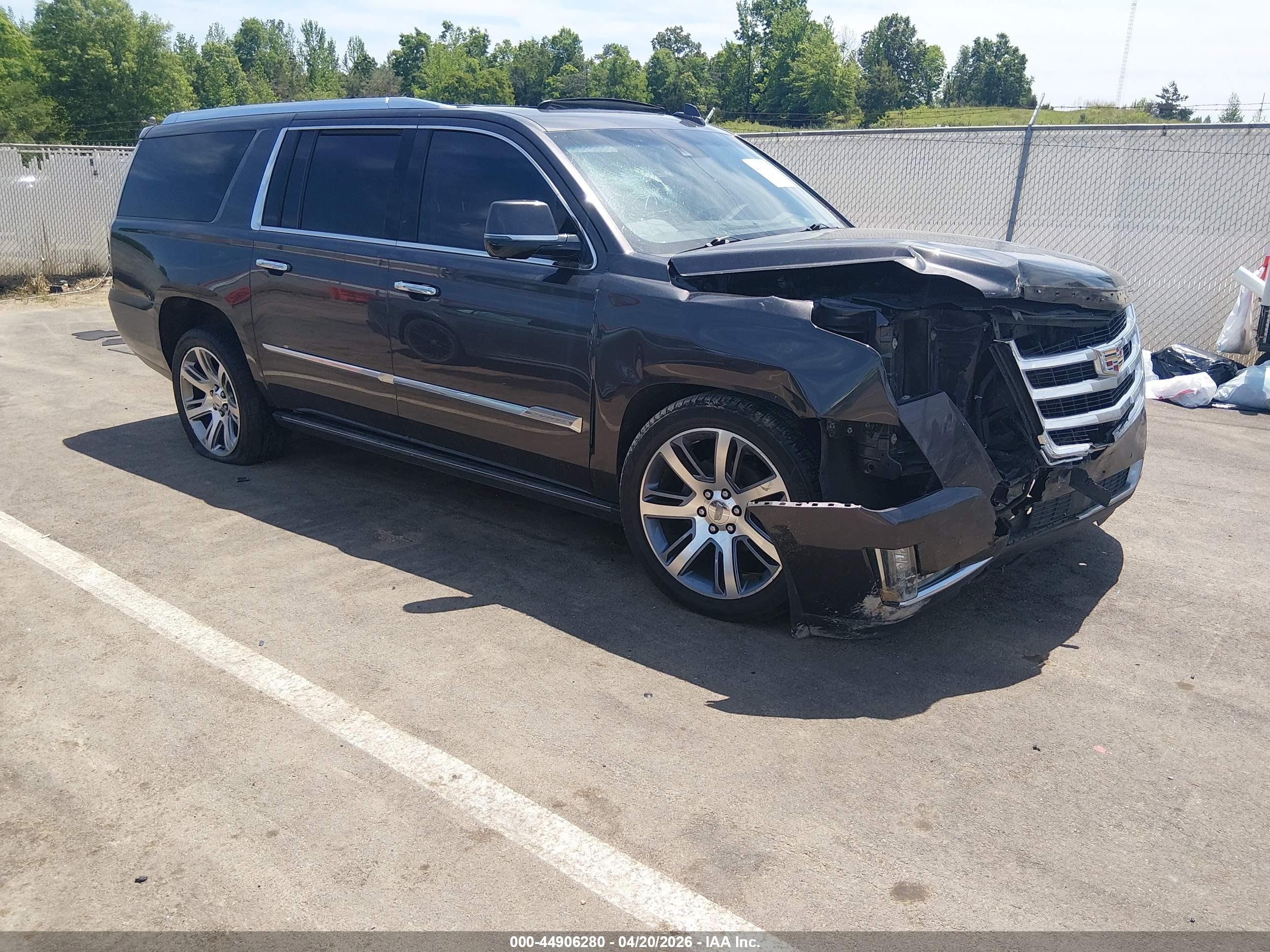 2015 Cadillac Escalade ESV Premium, VIN 1GYS4TKJ5FR601830 — Front end