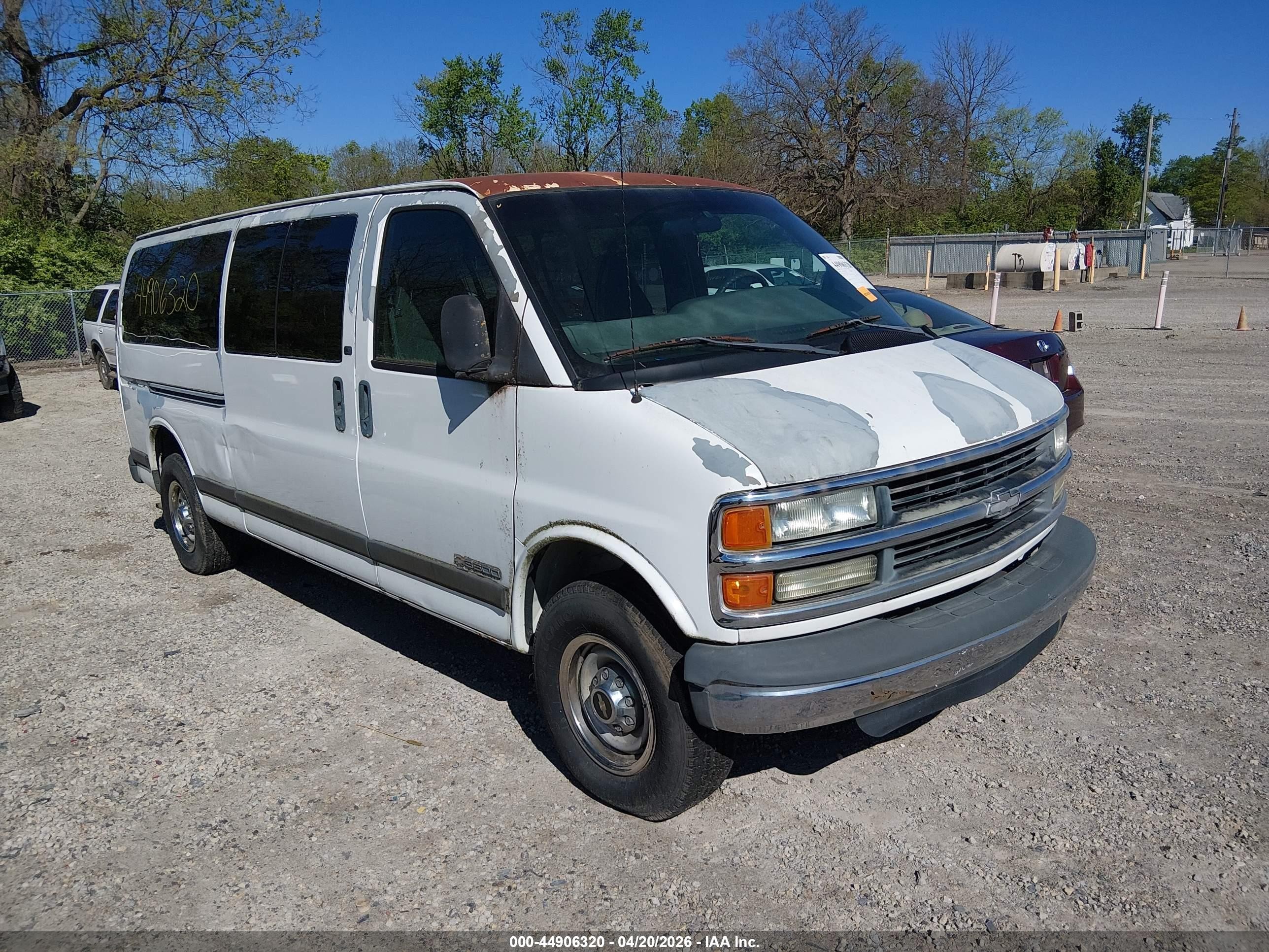 2001 Chevrolet Express, VIN 1GAHG39R511203925 — Normal wear