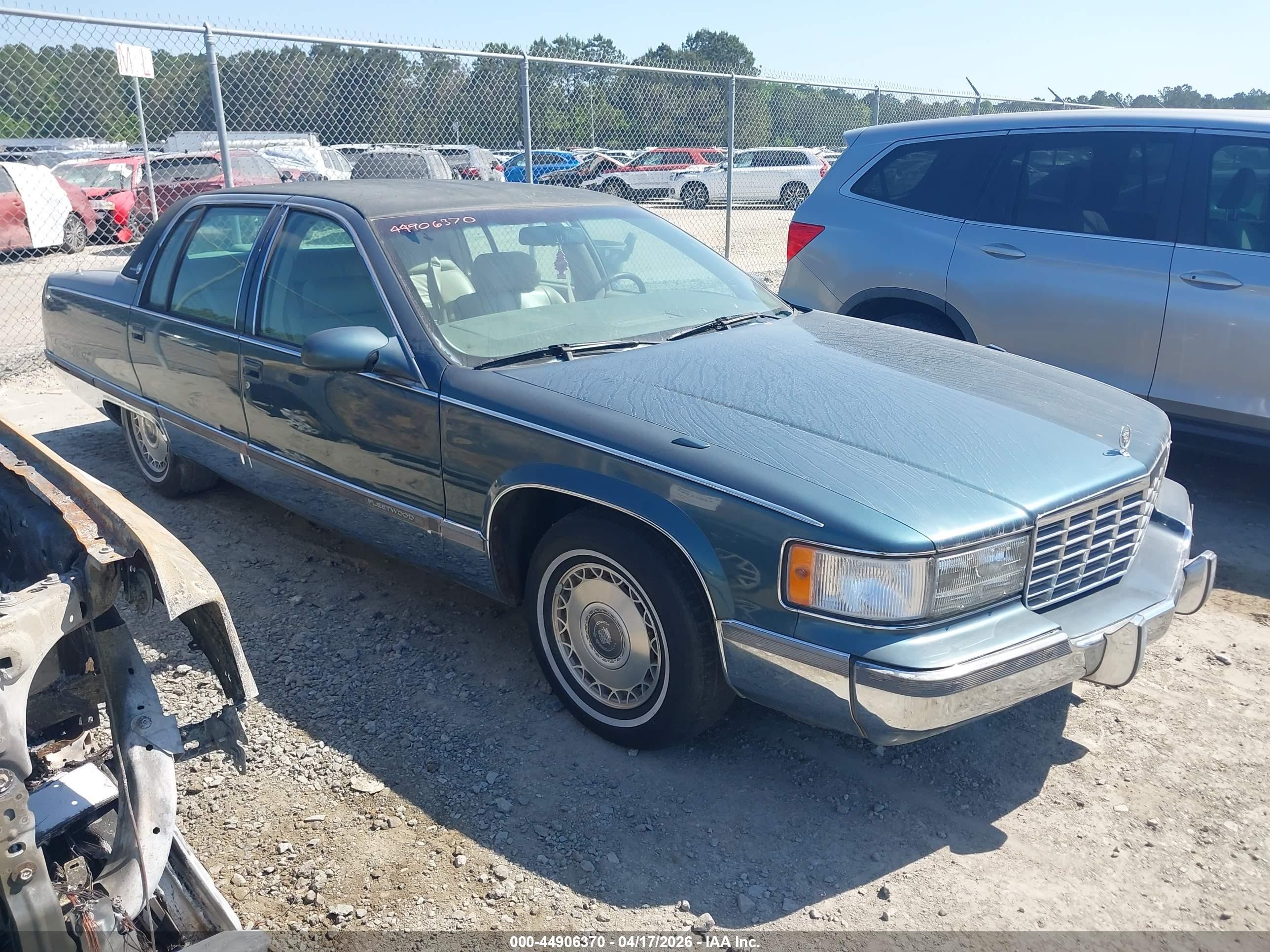 1996 Cadillac Fleetwood, VIN 1G6DW52PXTR713904 — Перед