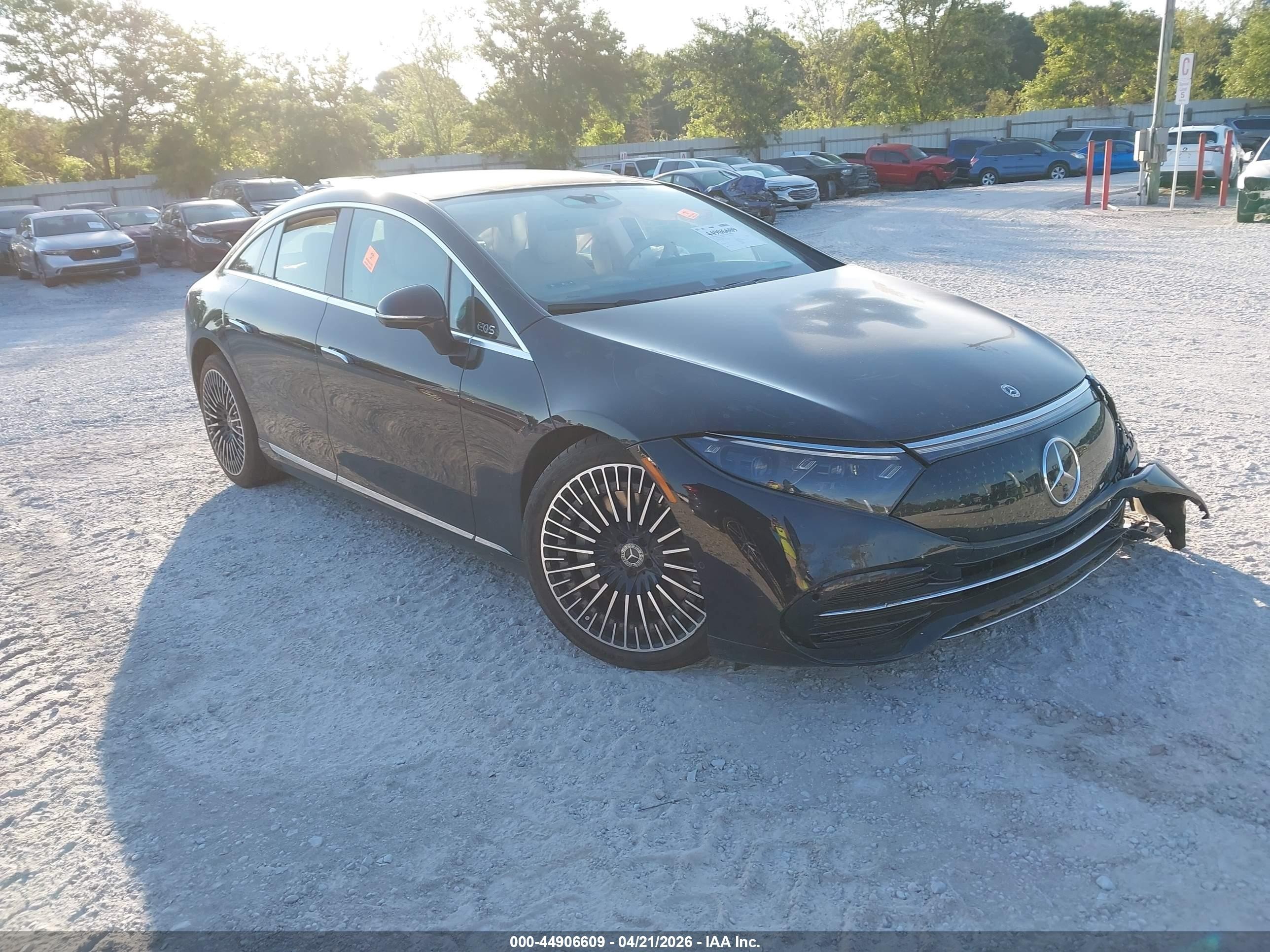 2022 Mercedes-Benz EQS 450+, VIN W1KCG2DB5NA017707 — Front end
