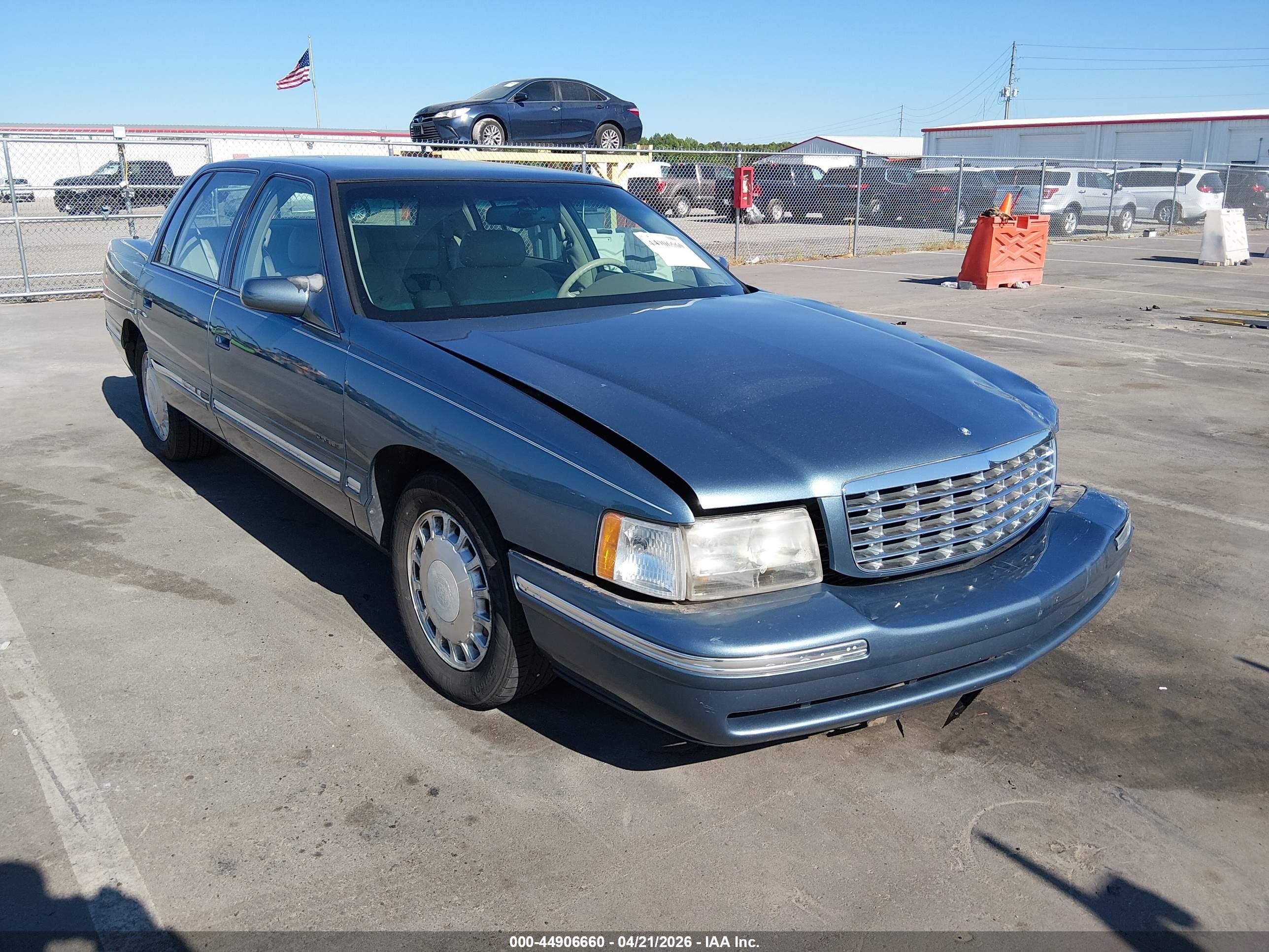 1999 Cadillac DeVille, VIN 1G6KD54Y1XU784642 — Front end