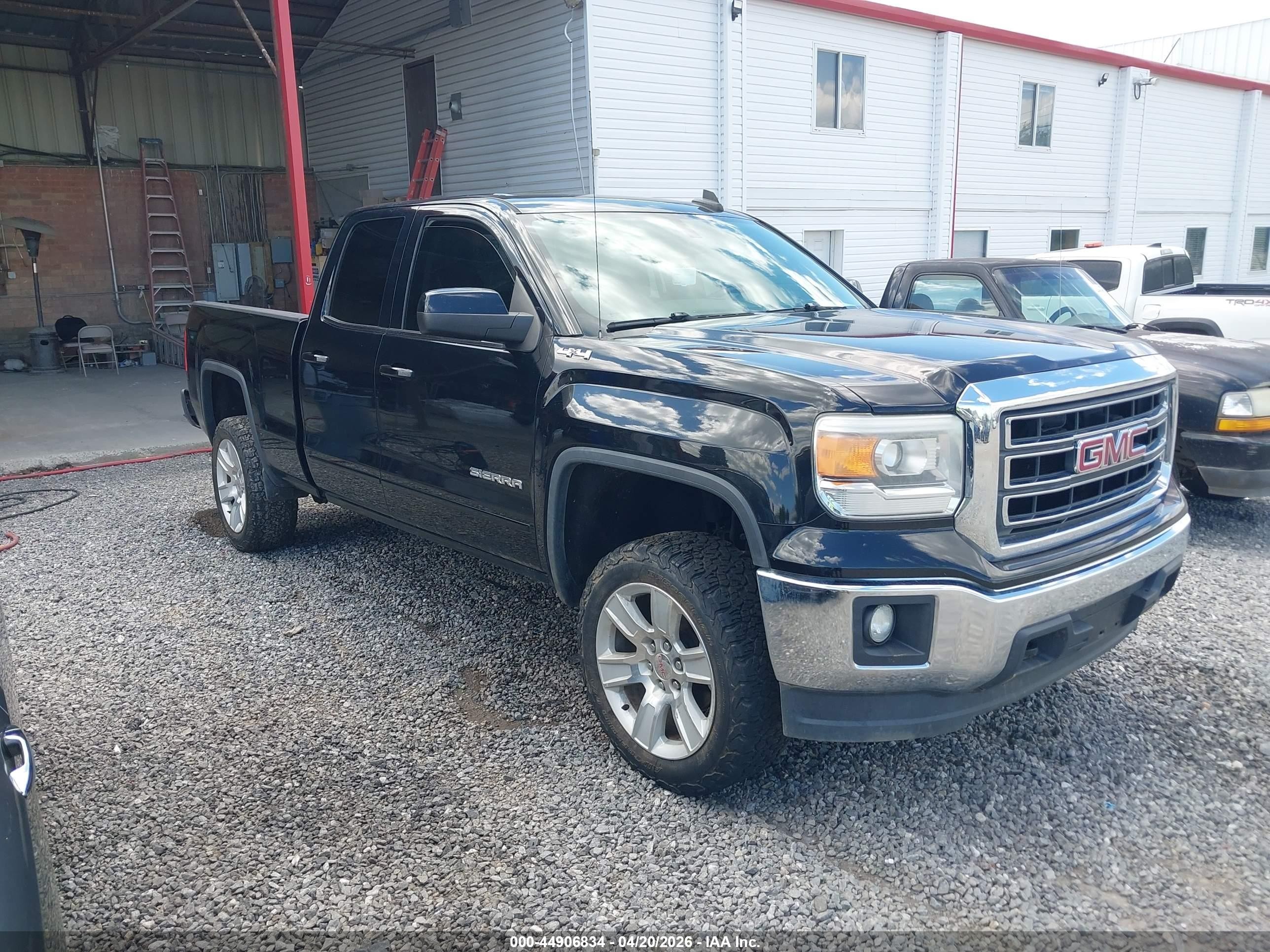 2015 GMC Sierra 1500 SLE, VIN 1GTV2UEC5FZ257735 — Rear end