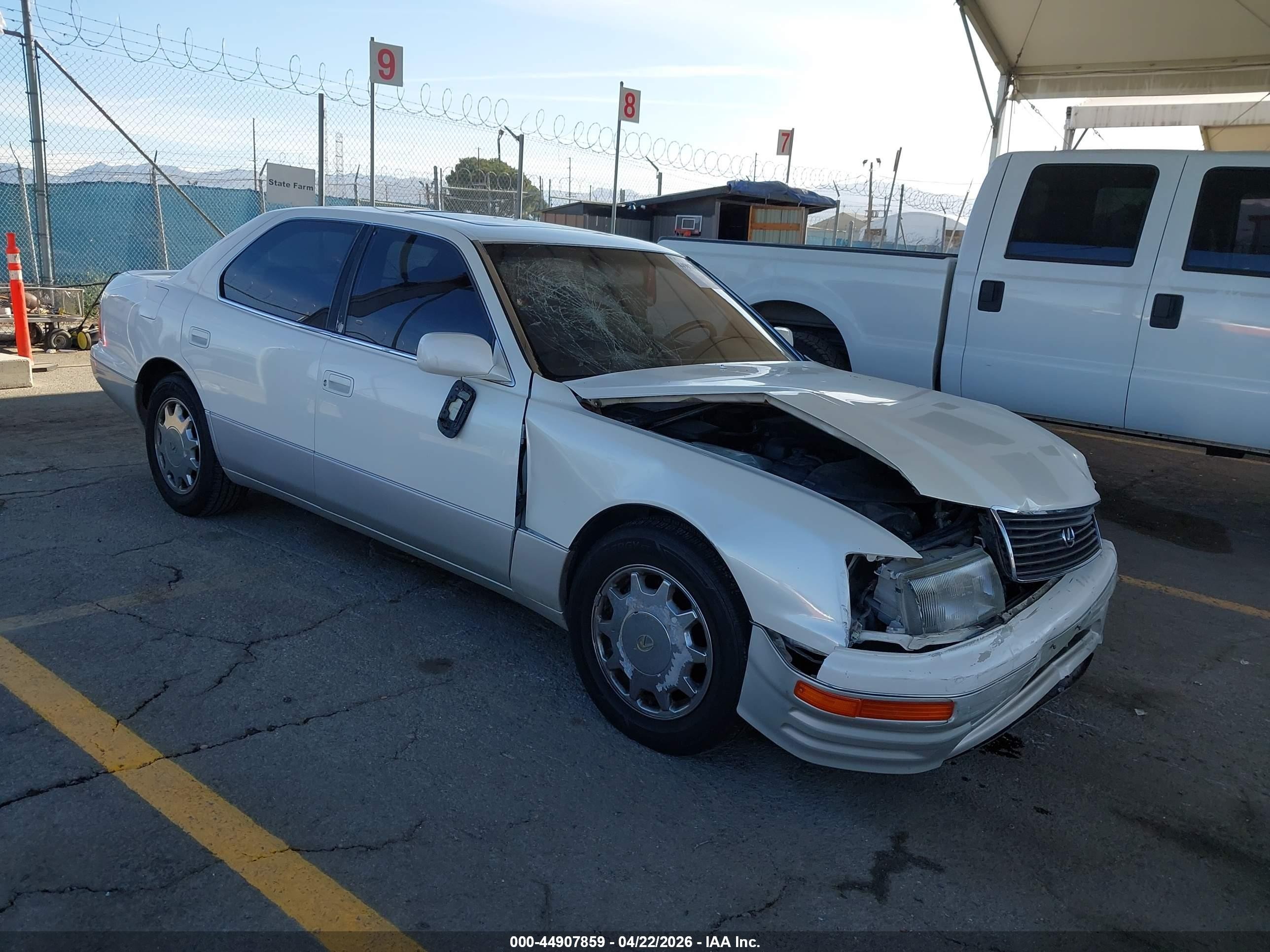 1997 Lexus LS 400, VIN JT8BH28F1V0072613 — Front end