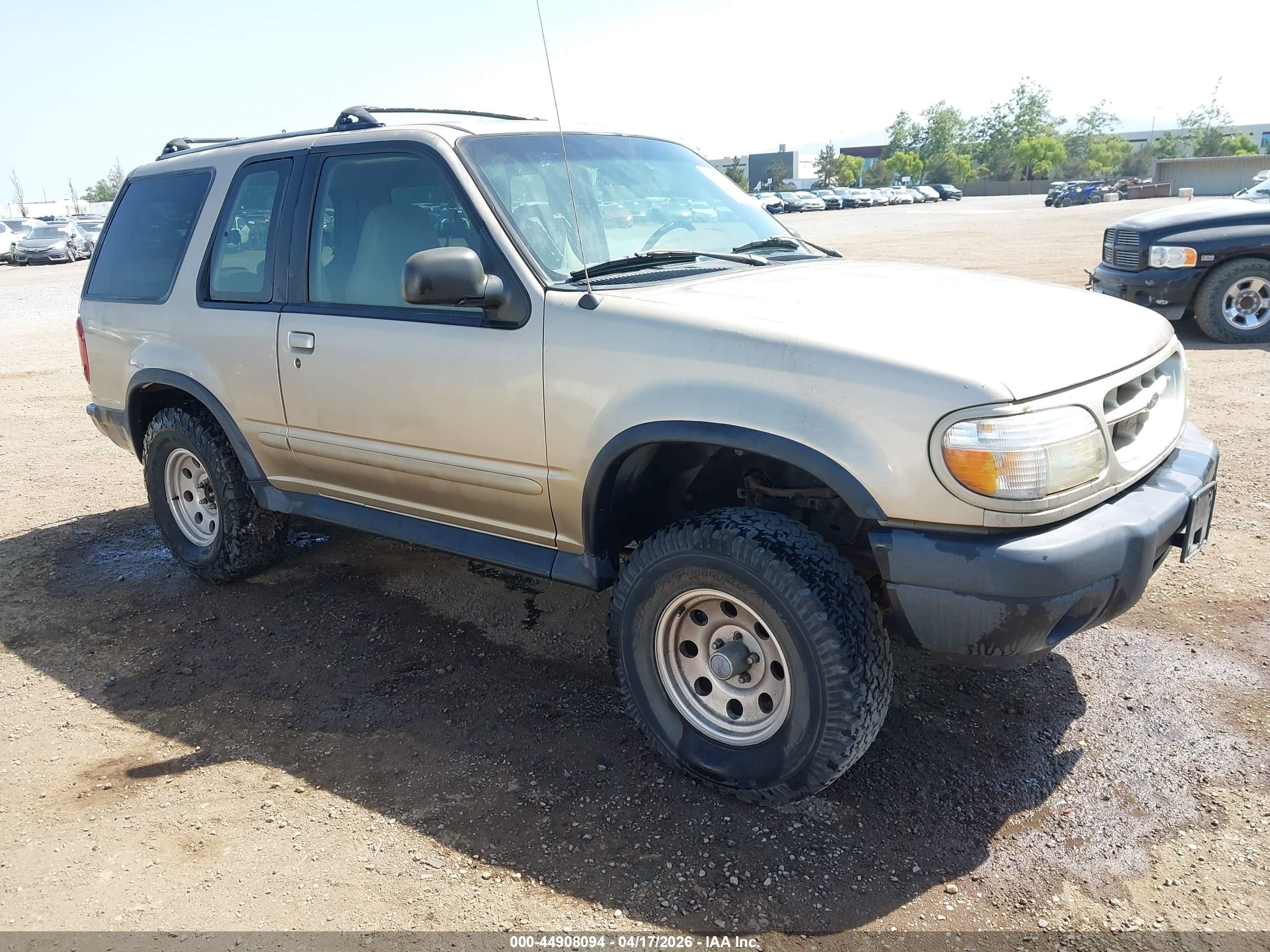 2000 Ford Explorer, VIN 1FMYU60X4YUA85058 — Normal wear