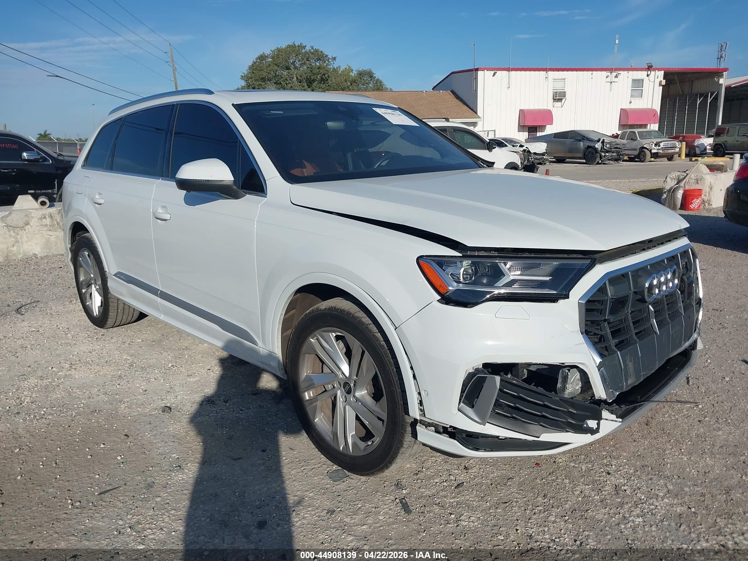 2022 Audi Q7 Premium Plus, VIN WA1LJBF76ND001061 — Front end