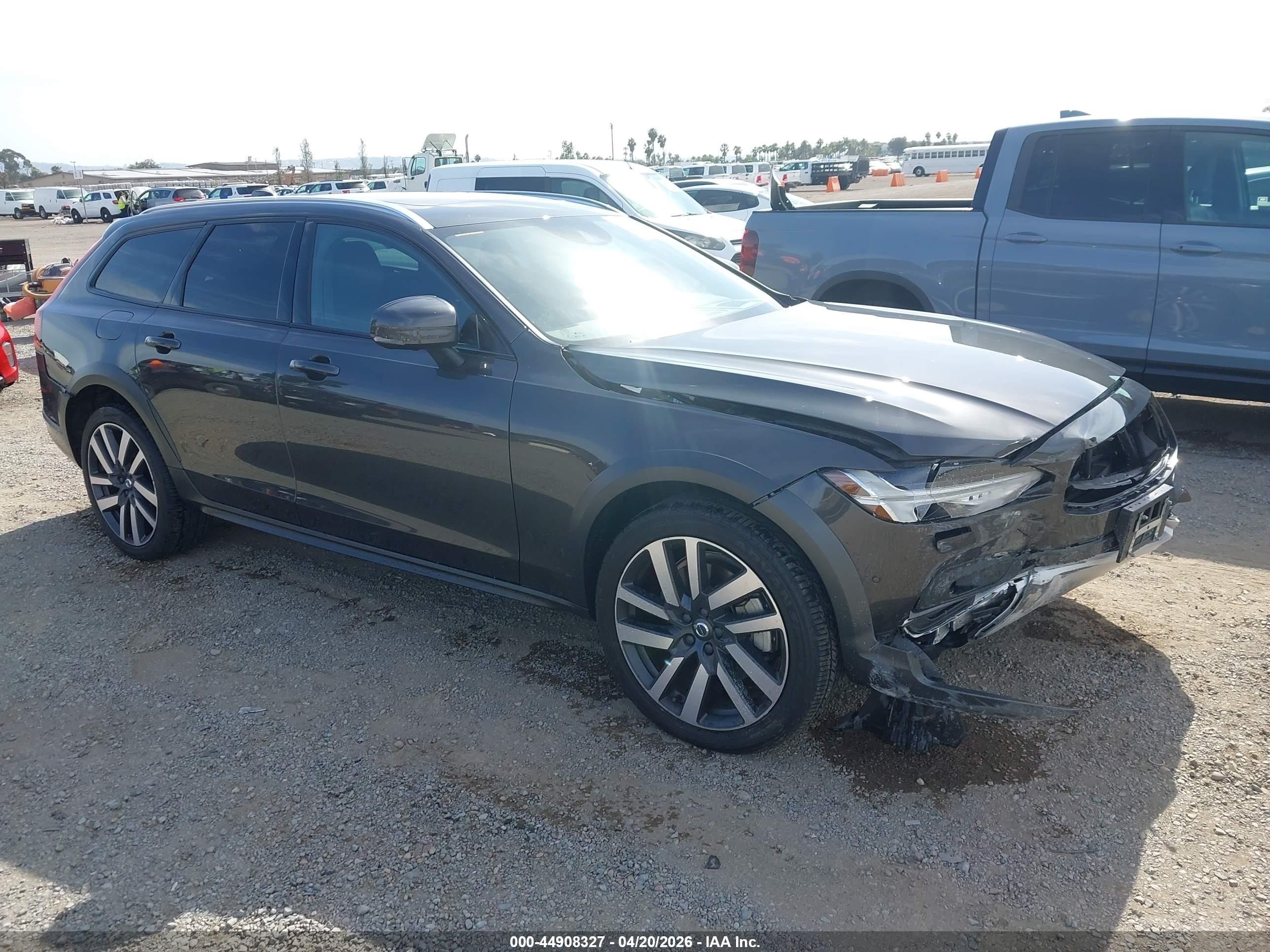 2021 Volvo V90, VIN YV4A22NL0M1133822 — Front end