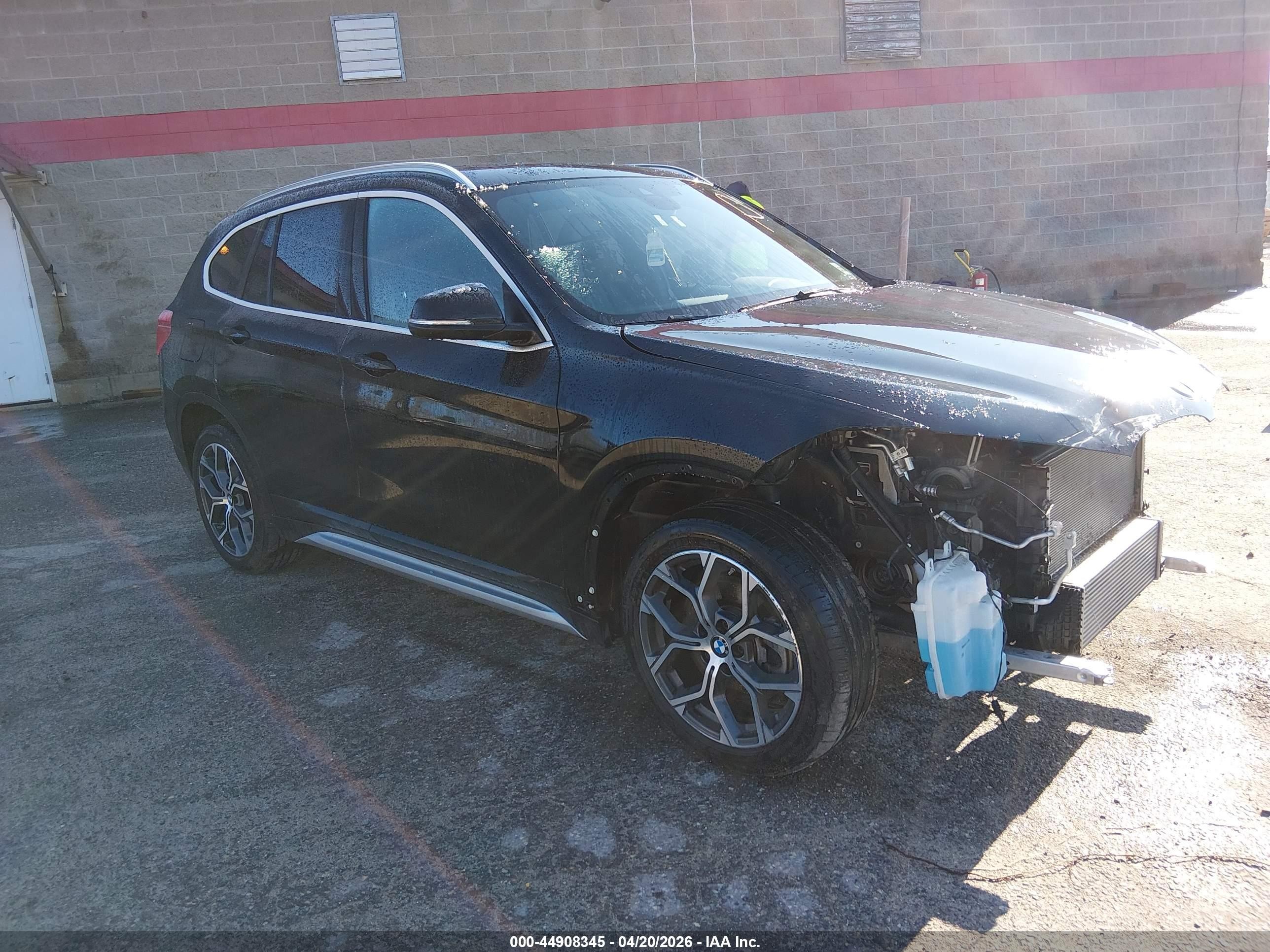 2022 BMW X1 xDrive28i, VIN WBXJG9C00N5U60319 — Front end