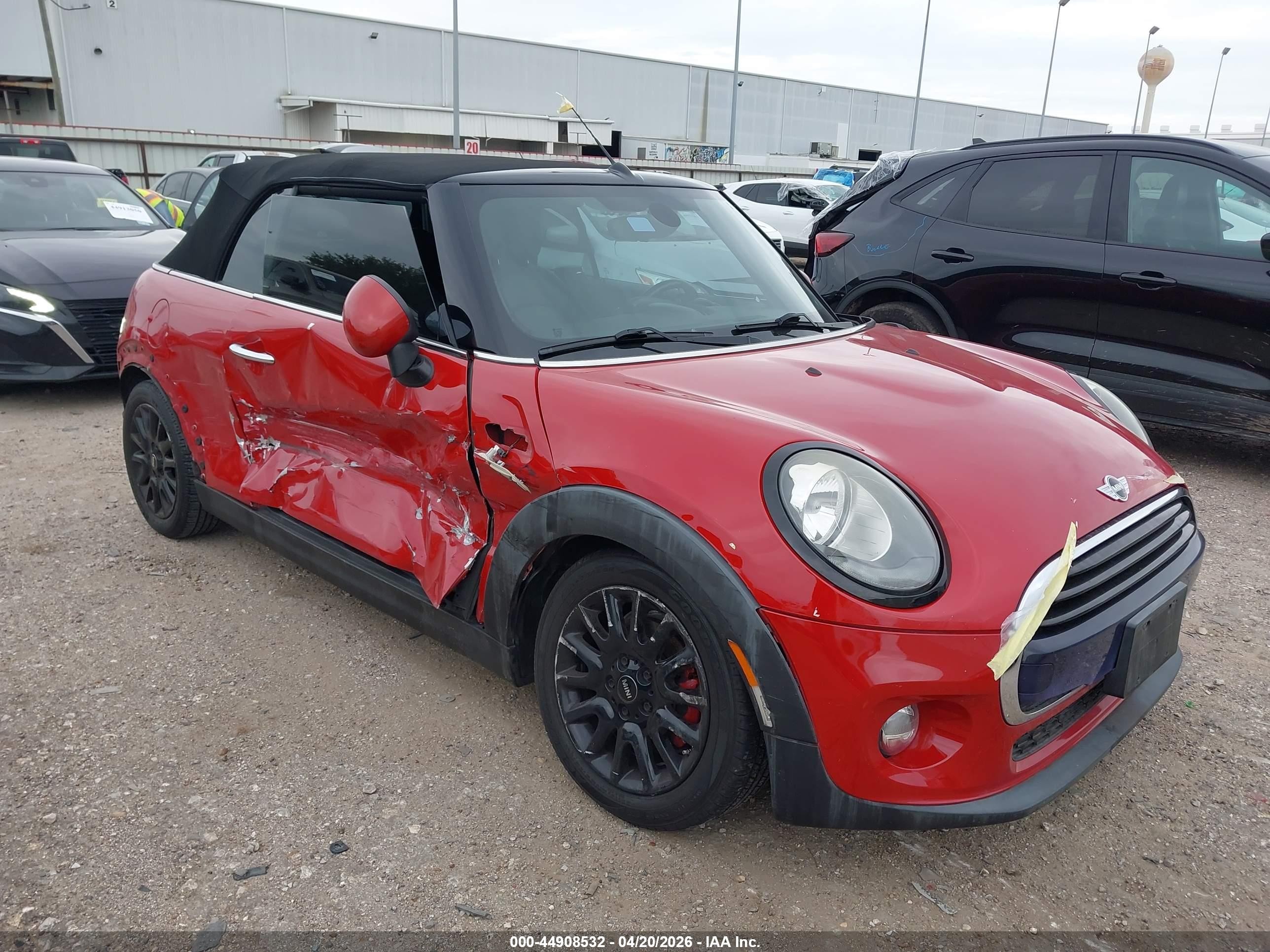 2016 MINI Convertible, VIN WMWWG5C59G3A83253 — Бок