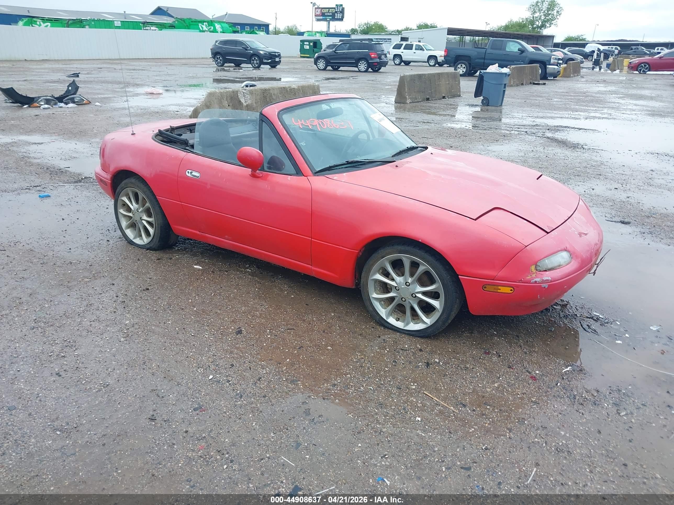 1990 Mazda MX-5 Miata, VIN JM1NA3513L0104220 — Normal wear