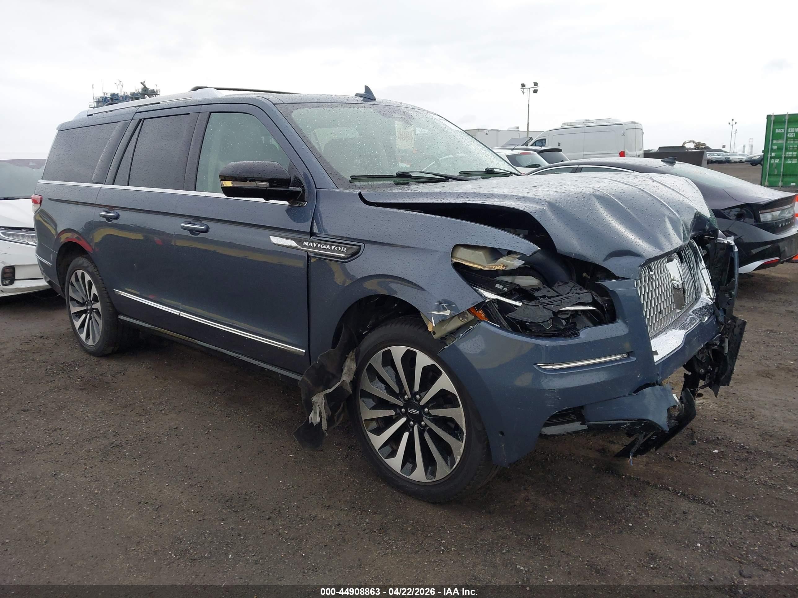 2023 Lincoln Navigator Reserve, VIN 5LMJJ3LG1PEL10434 — Front end