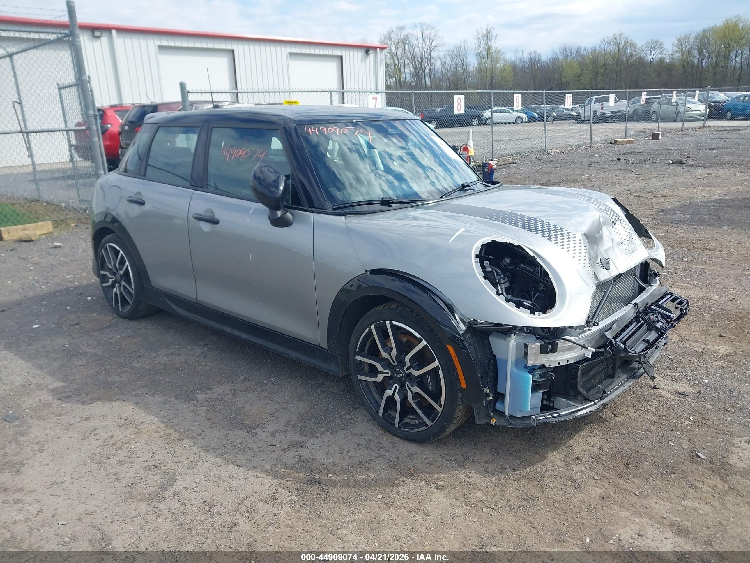 2025 MINI Hardtop 4 Door Cooper S, VIN WMW53GD03S2X11664 — Front end