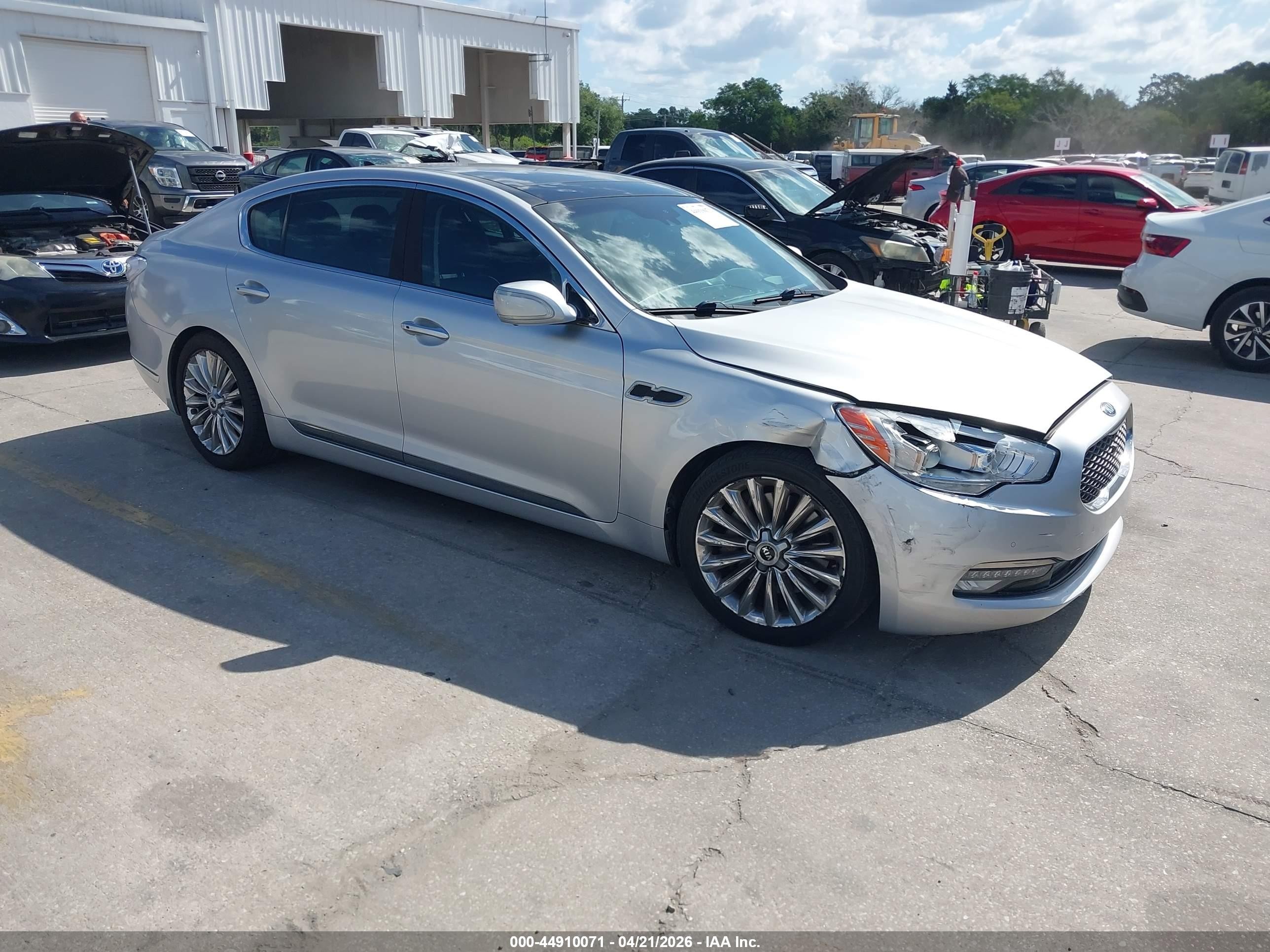 2015 Kia K900 Luxury, VIN KNALW4D45F6017119 — Front end