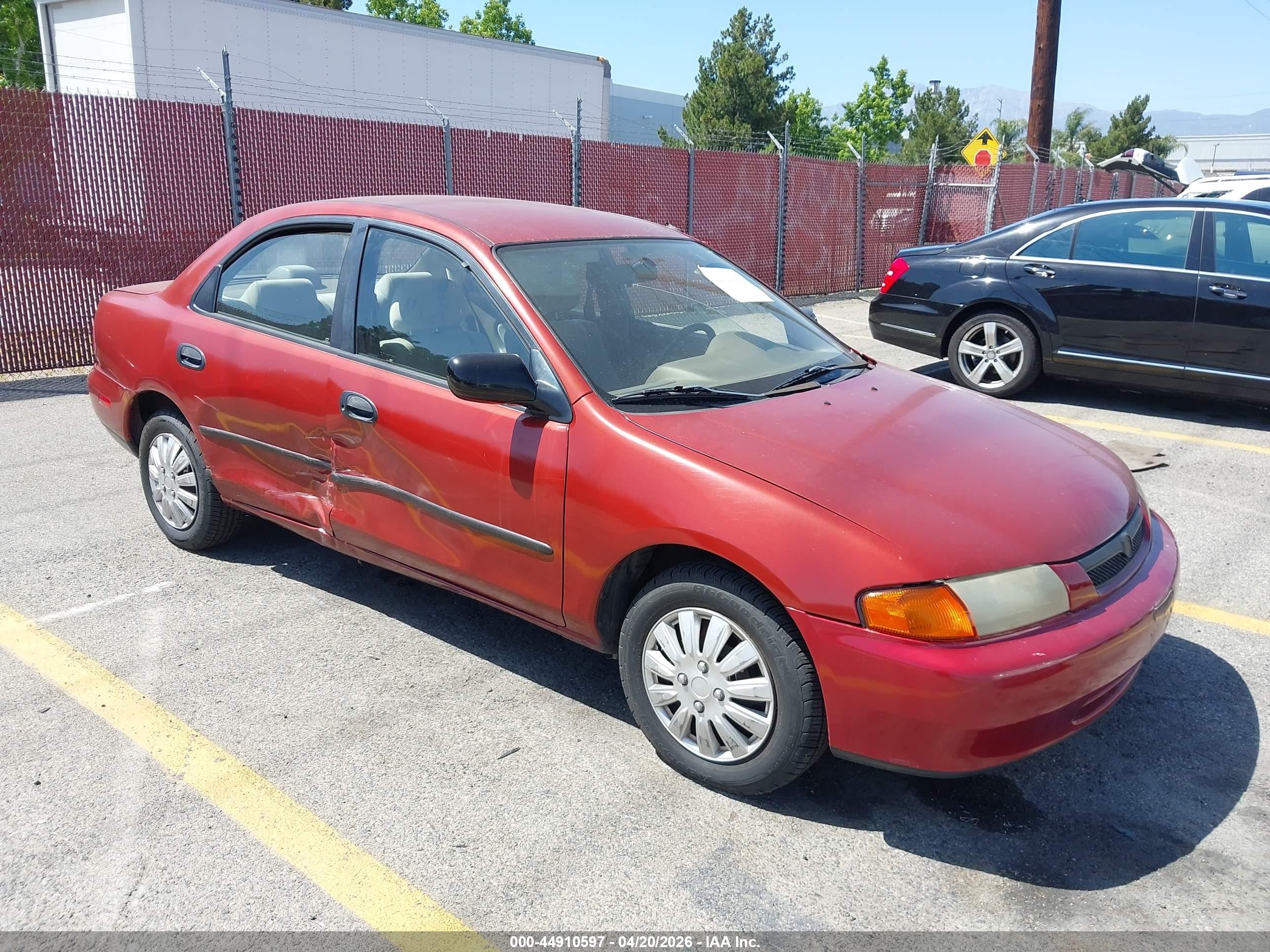 1997 Mazda Protege DX, VIN JM1BC1414V0137832 — Бок