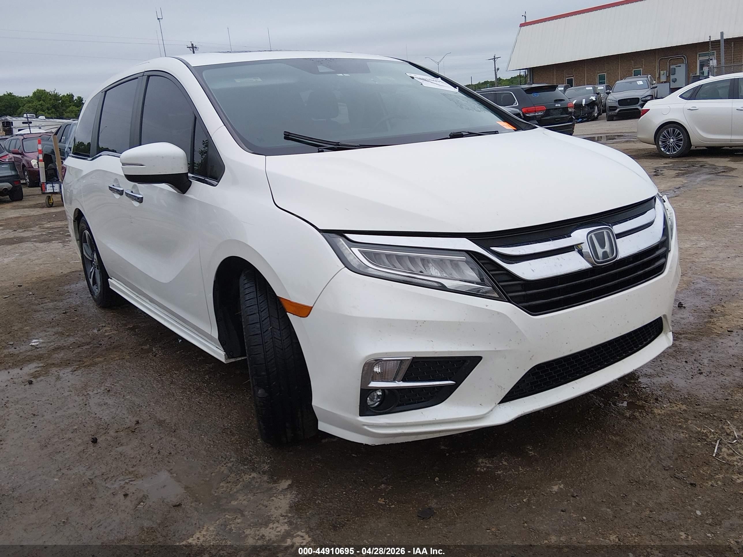 2019 Honda Odyssey Touring, VIN 5FNRL6H84KB038041 — Side