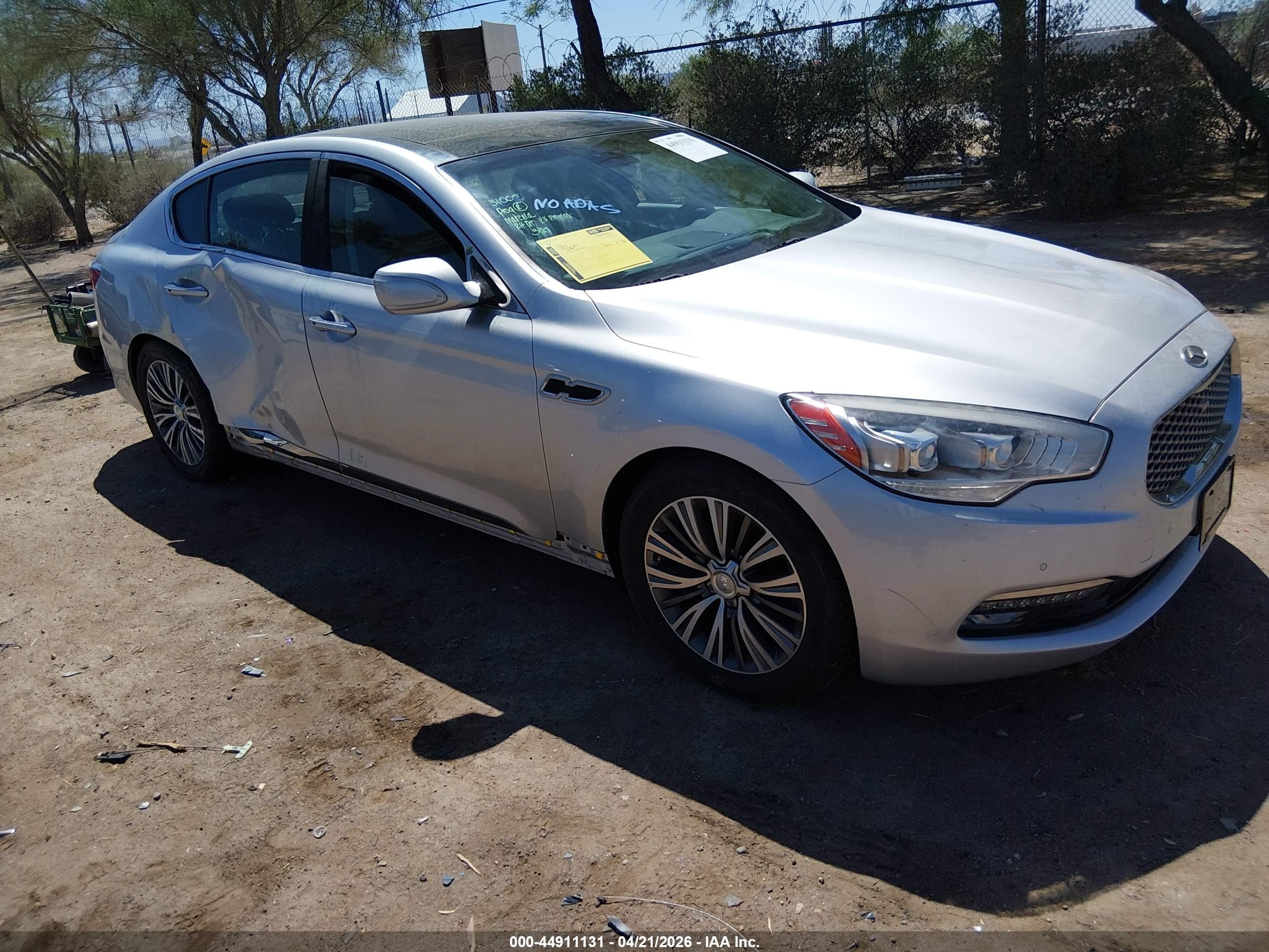 2016 Kia K900 Luxury, VIN KNALU4D3XG6032195 — Side