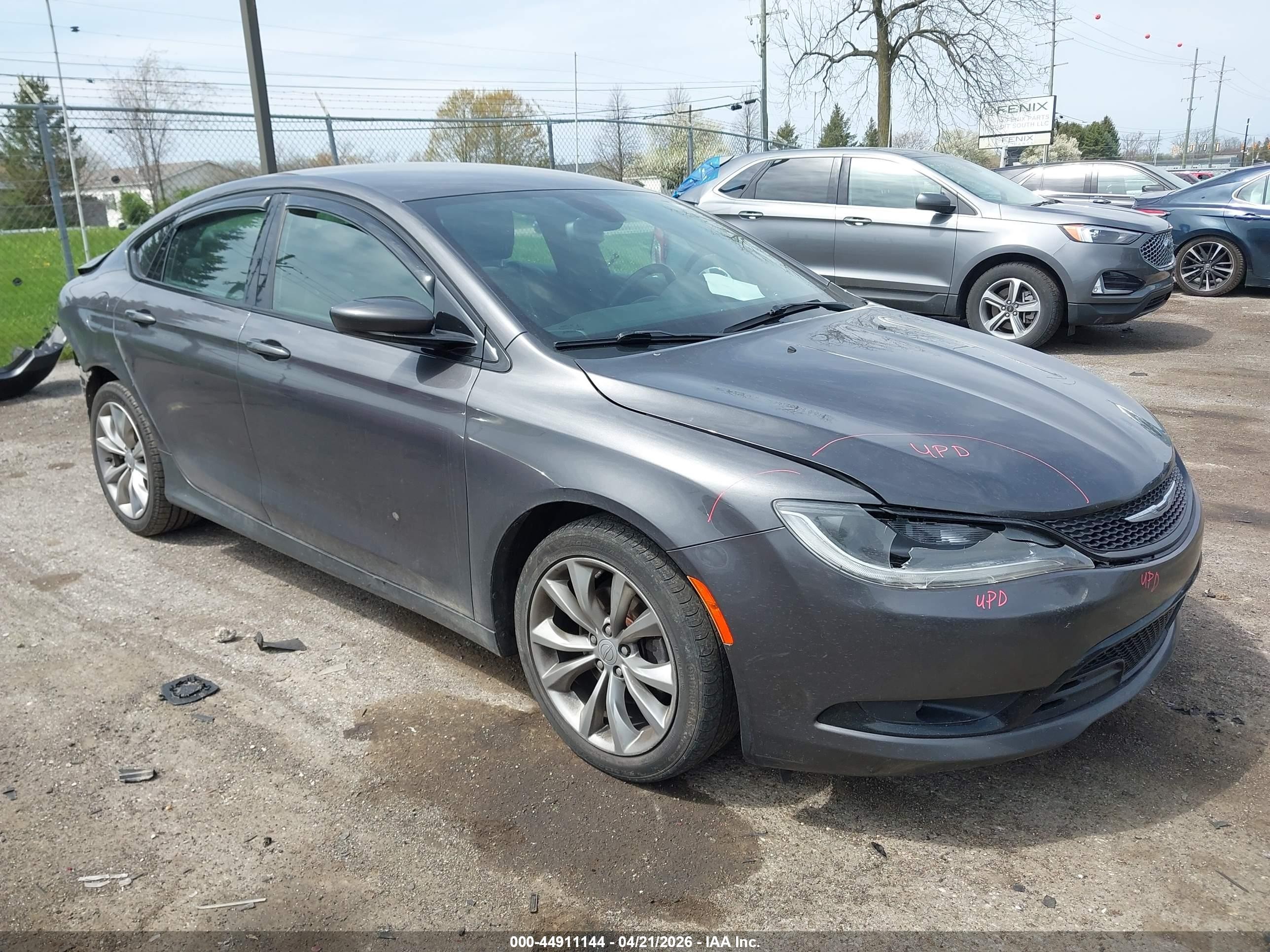2015 Chrysler 200 S, VIN 1C3CCCBB7FN749916 — Rear end