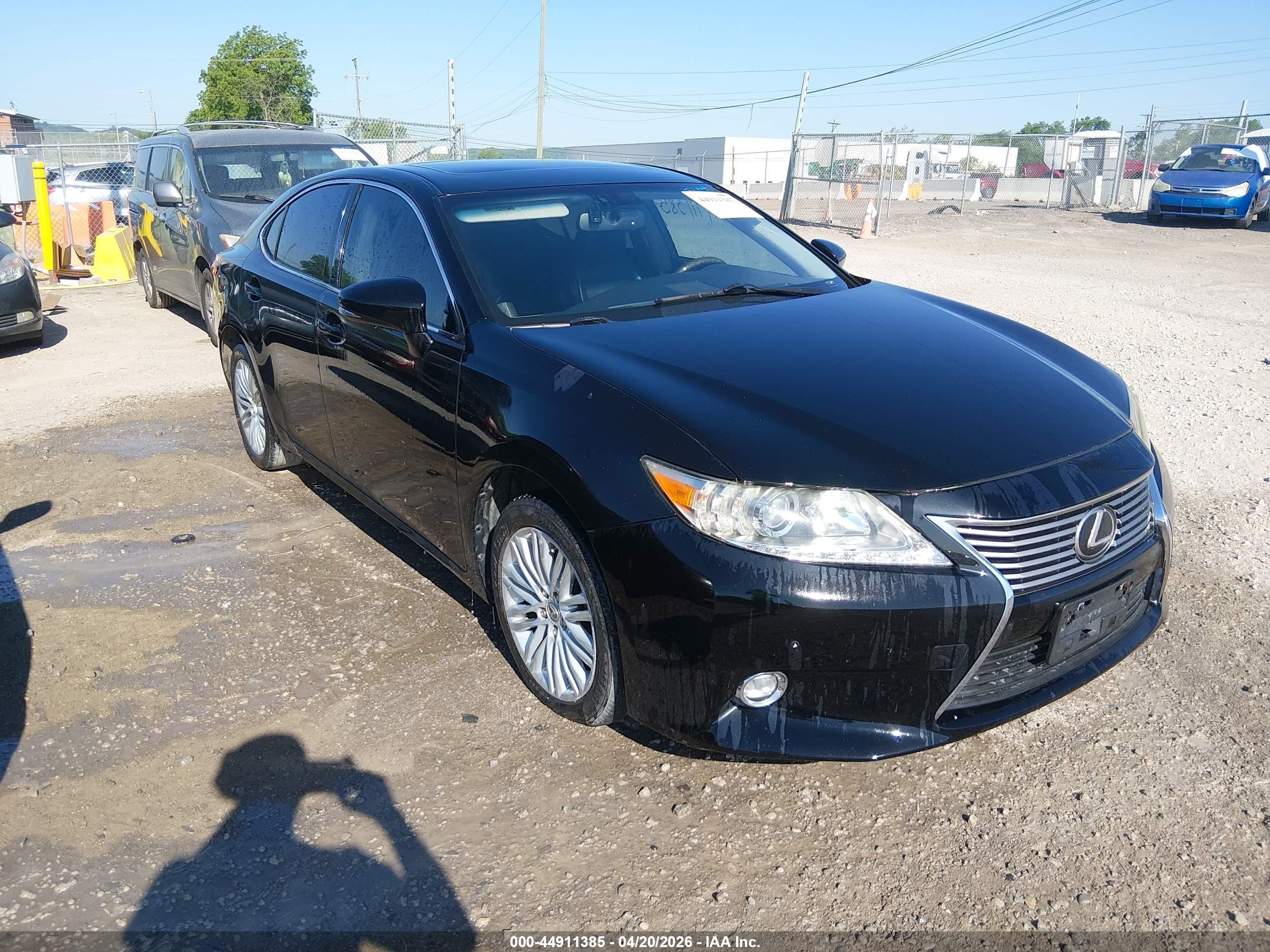 2015 Lexus ES 330, VIN JTHBK1GG4F2170580 — Auction photo