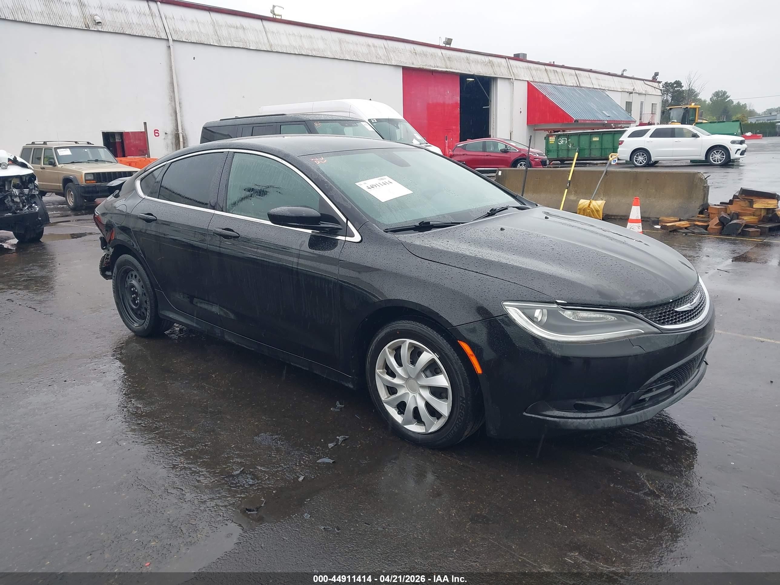 2015 Chrysler 200 LX, VIN 1C3CCCFB4FN622423 — Rear end