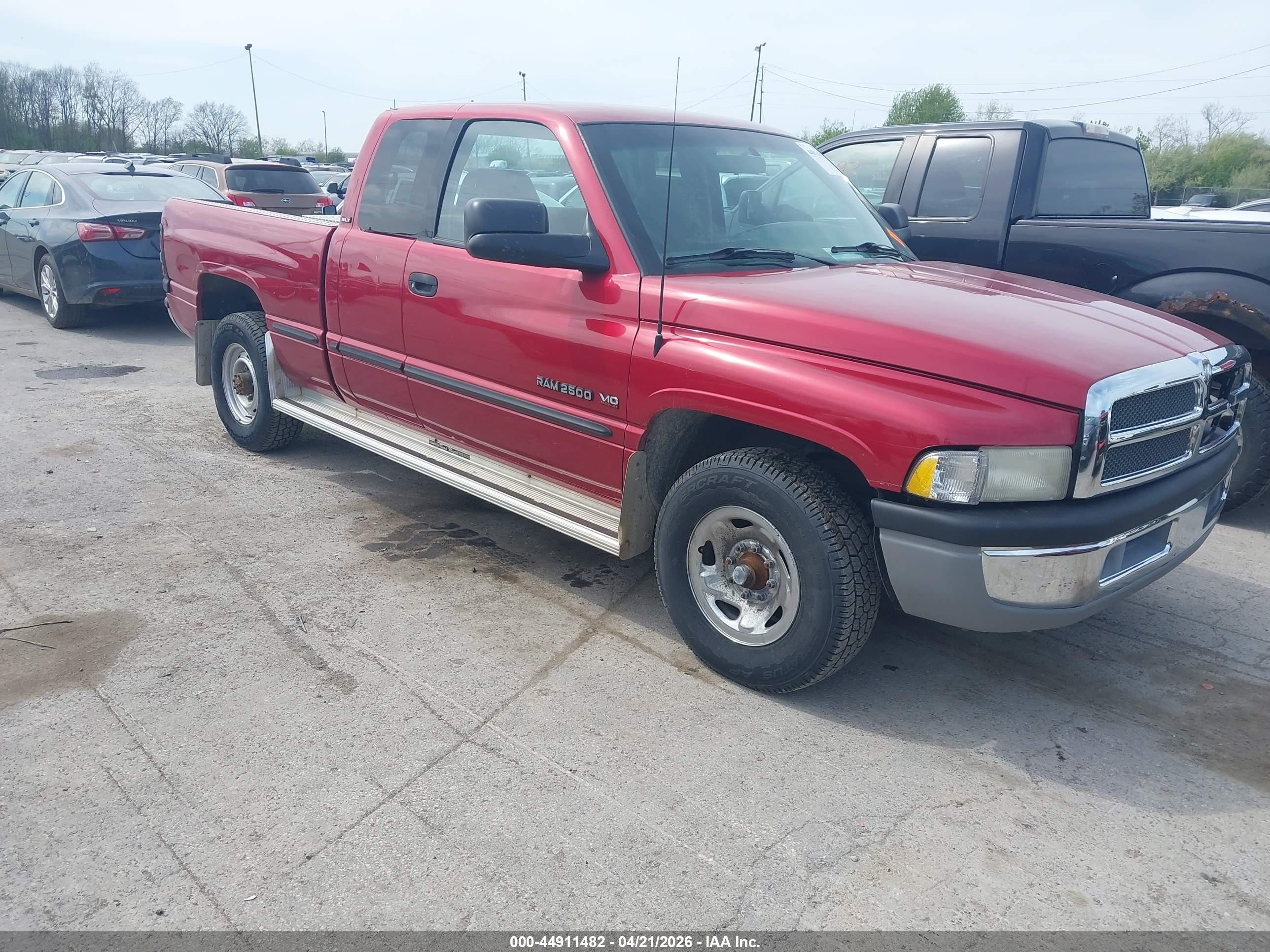 1998 Dodge 2500, VIN 1B7KC23W8WJ140201 — Перед