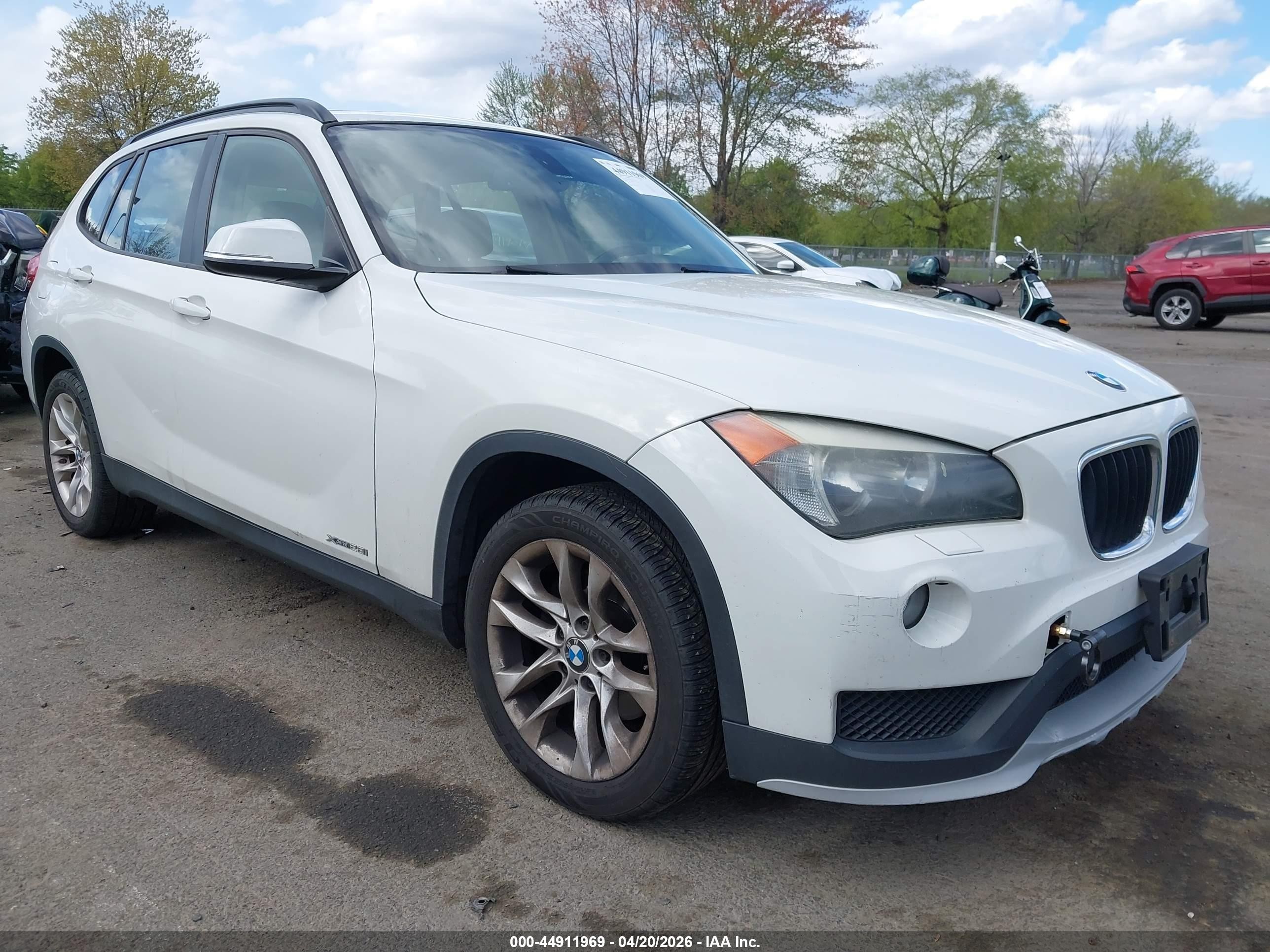 2015 BMW X1 xDrive28i, VIN WBAVL1C57FVY24970 — Rear end