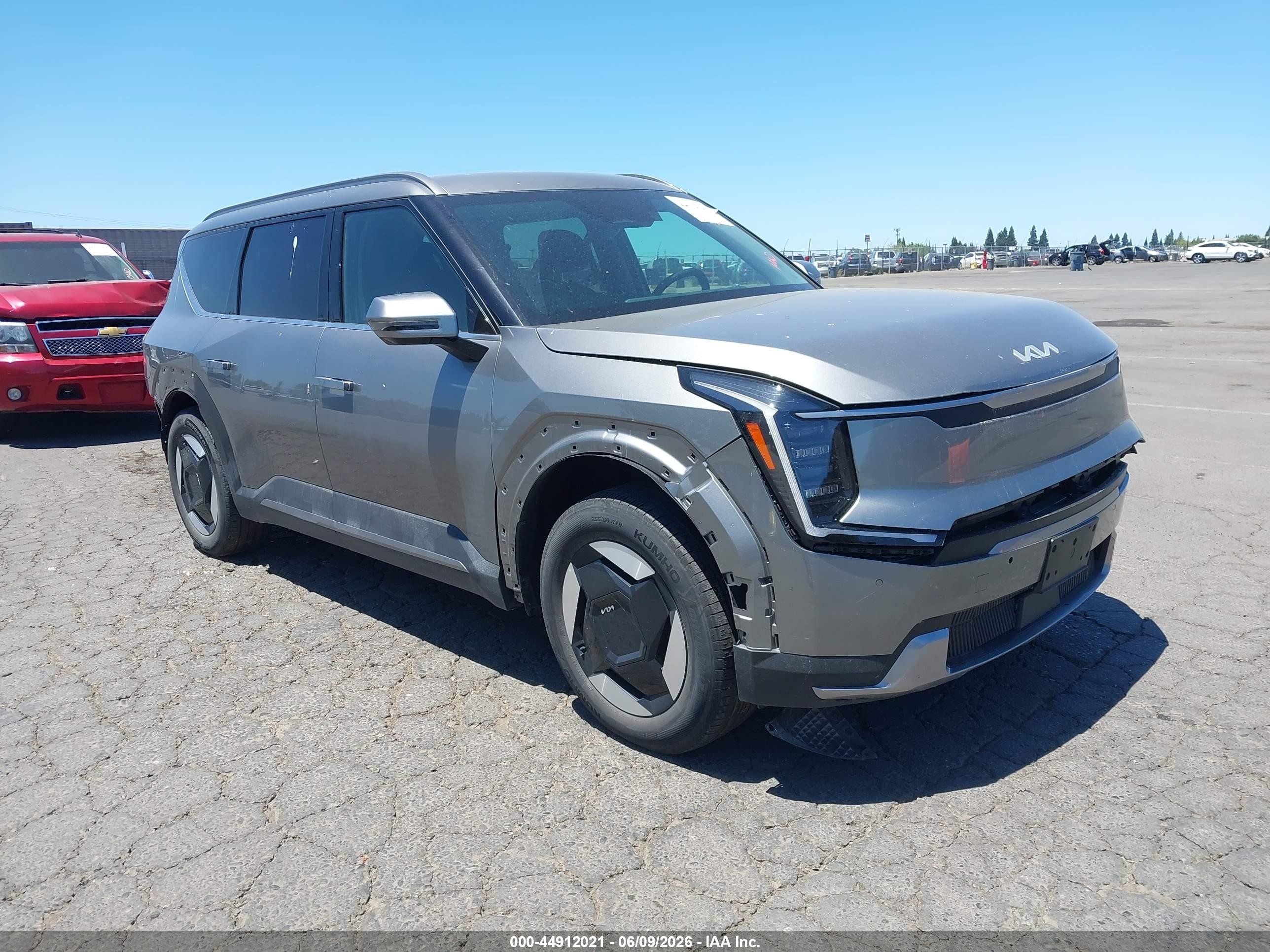 2024 Kia EV9 Wind, VIN KNDAFFS56R6043301 — Rear end