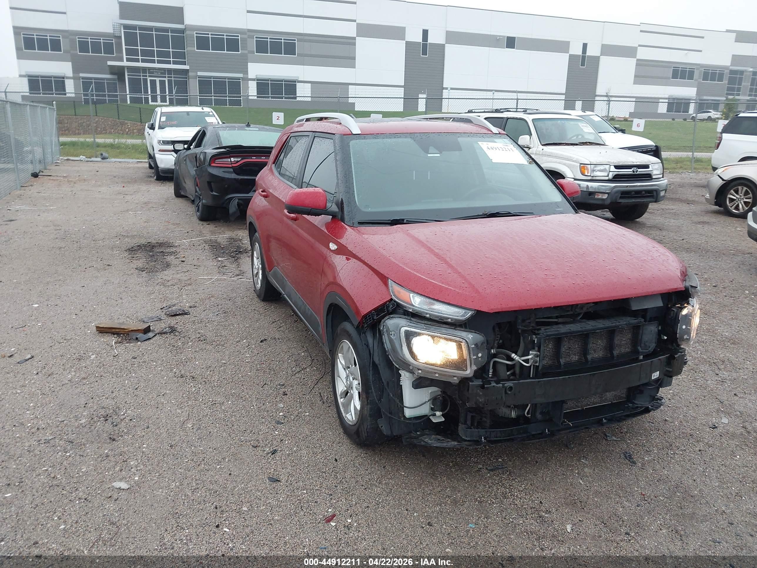 2020 Hyundai Venue SEL, VIN KMHRC8A38LU030104 — Front end