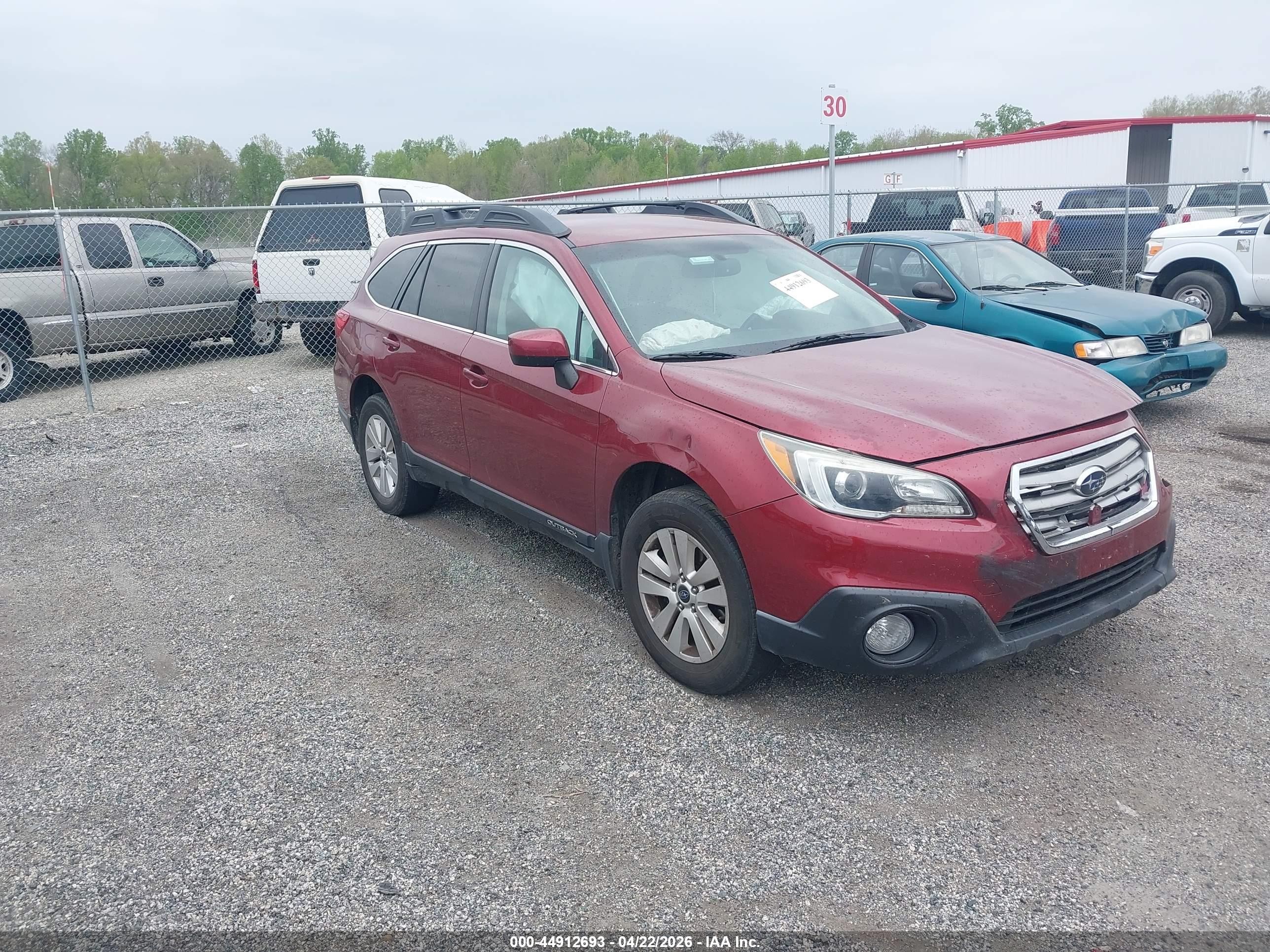 2016 Subaru Outback Premium, VIN 4S4BSACC6G3357248 — Front end