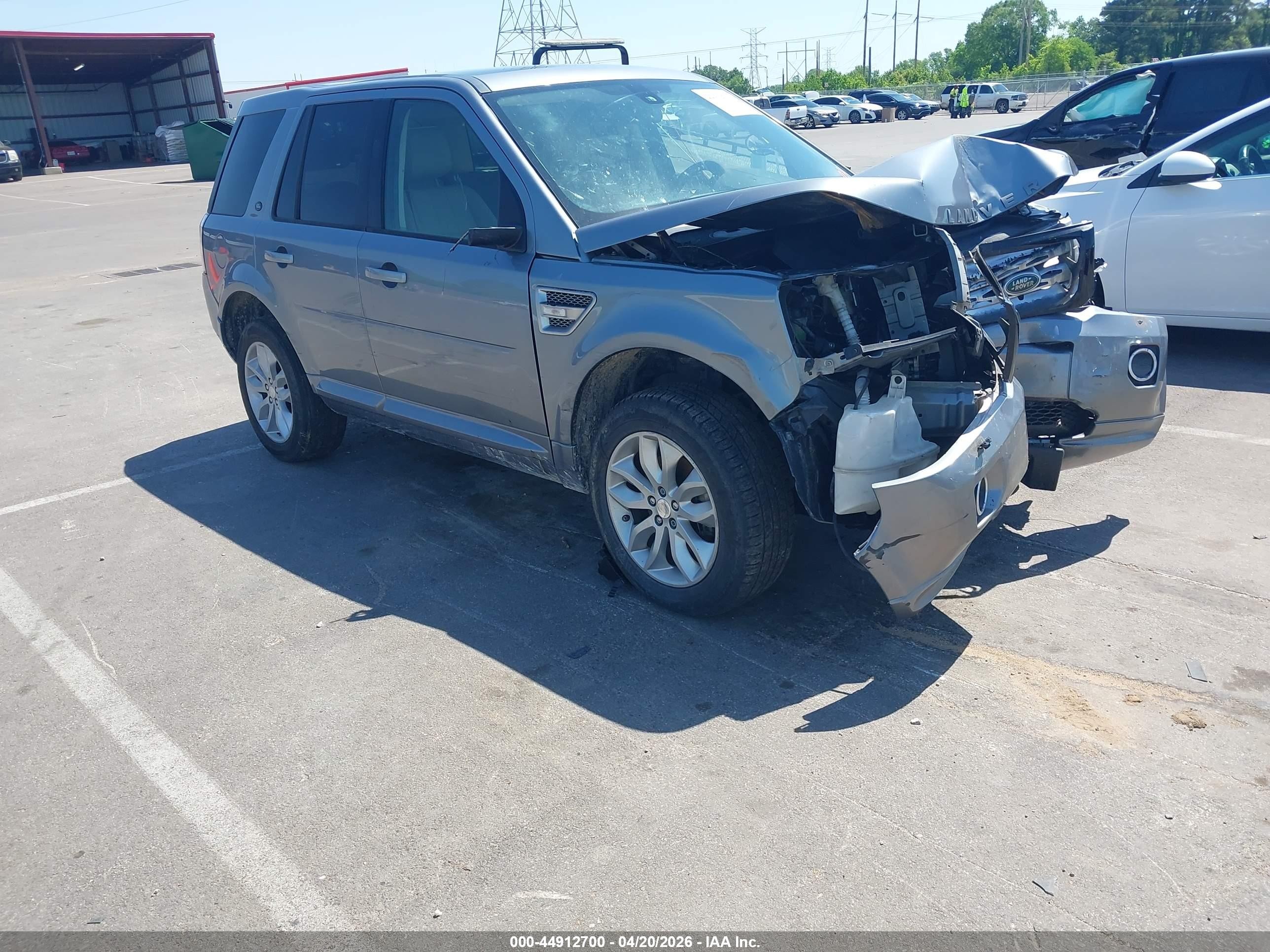 2015 Land Rover LR2, VIN SALFP2BG8FH430910 — Front end