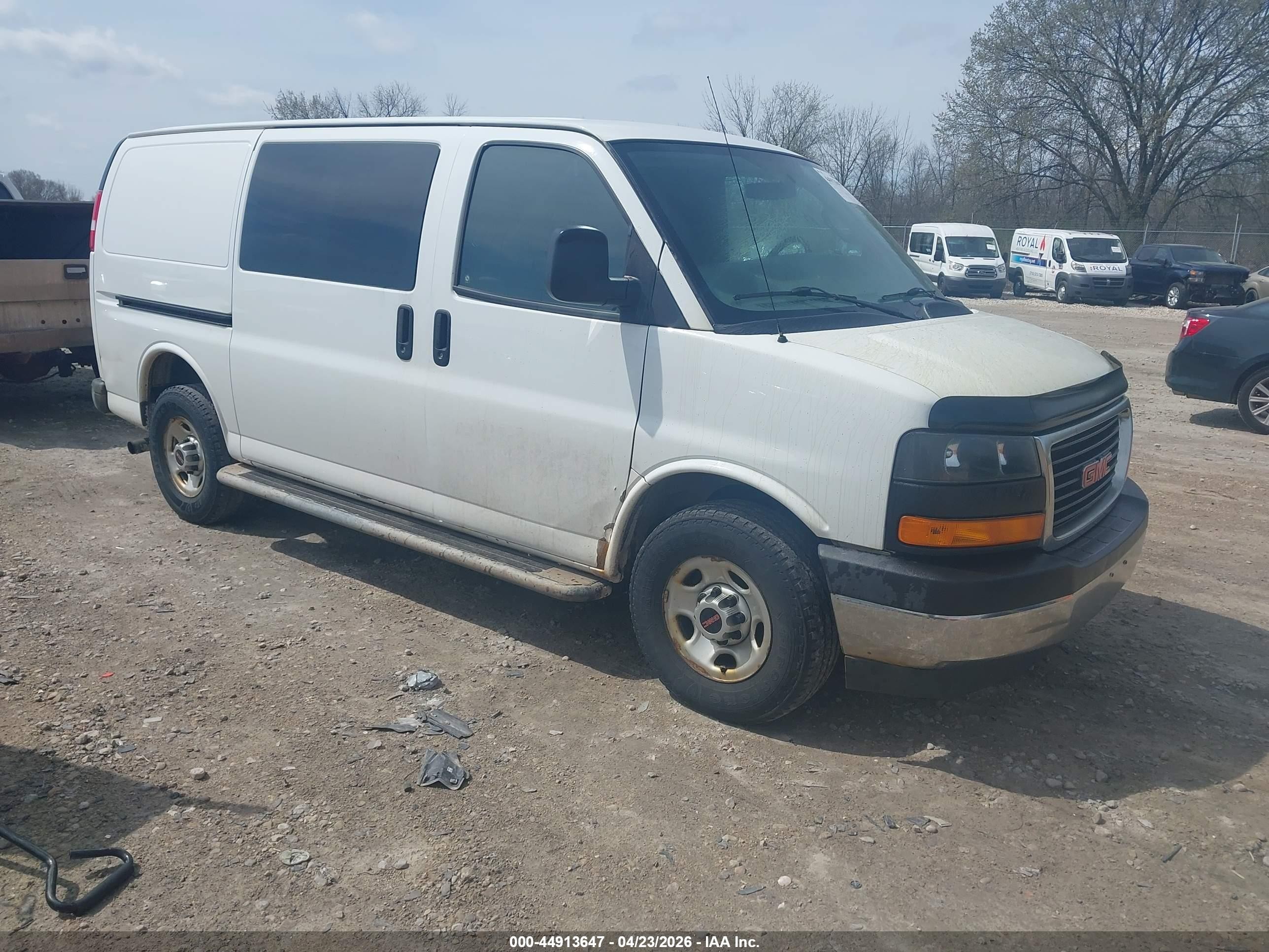 2017 GMC Savana Cargo, VIN 1GTW7AFFXH1907416 — Normal wear