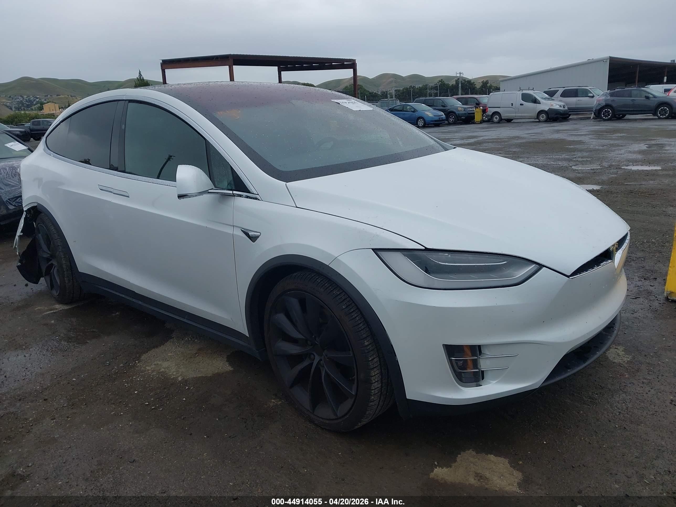 2021 Tesla Model X Long Range Plus, VIN 5YJXCAE22MF324967 — Rear end