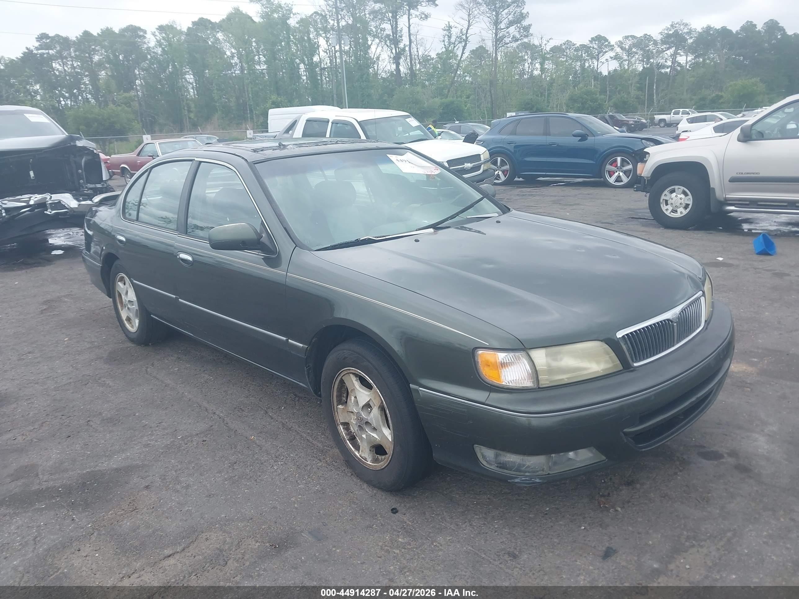 1999 Infiniti I30, VIN JNKCA21A5XT754872 — Front end