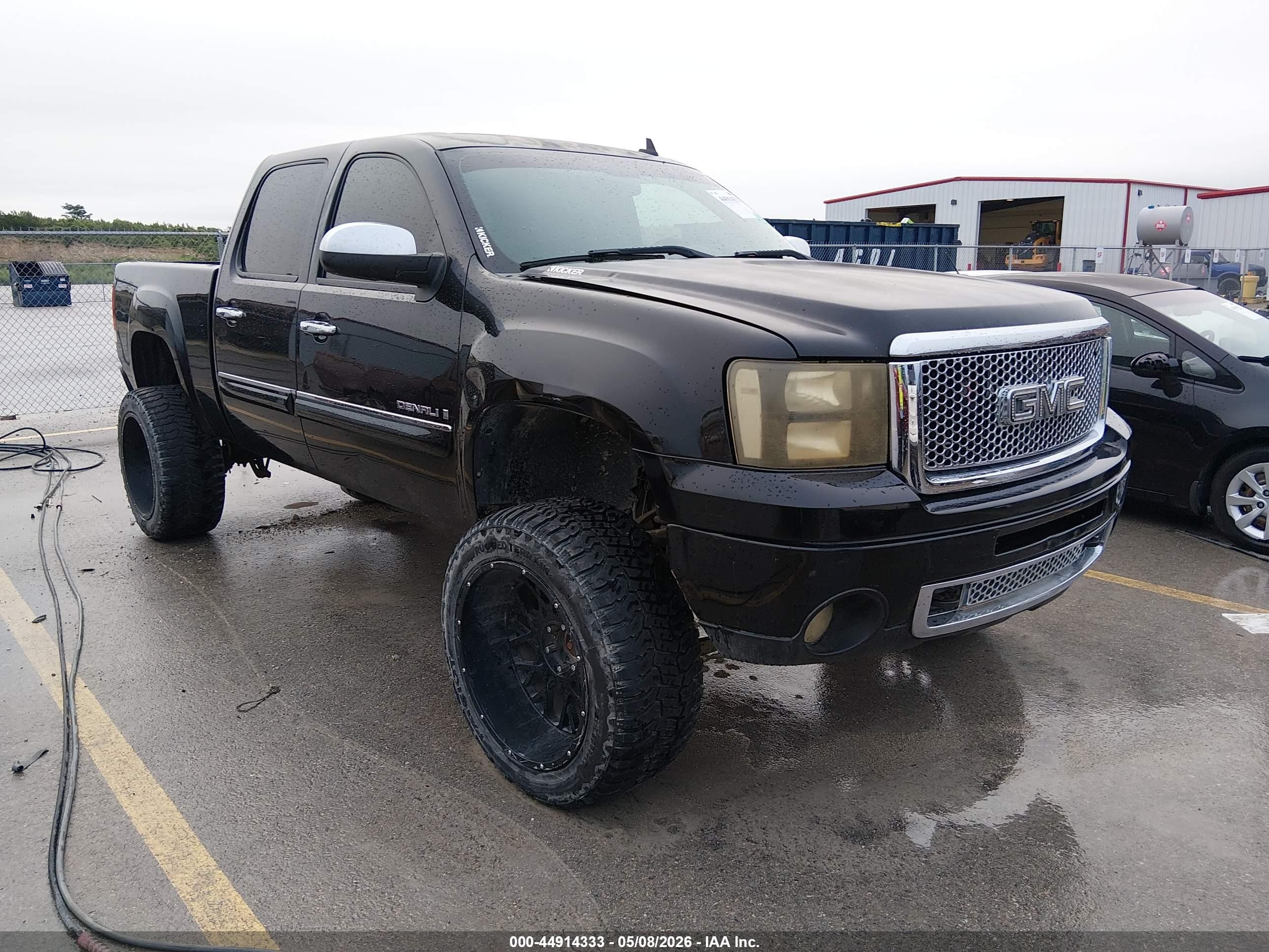 2008 GMC Sierra Denali, VIN 2GTEK638881320462 — Front end
