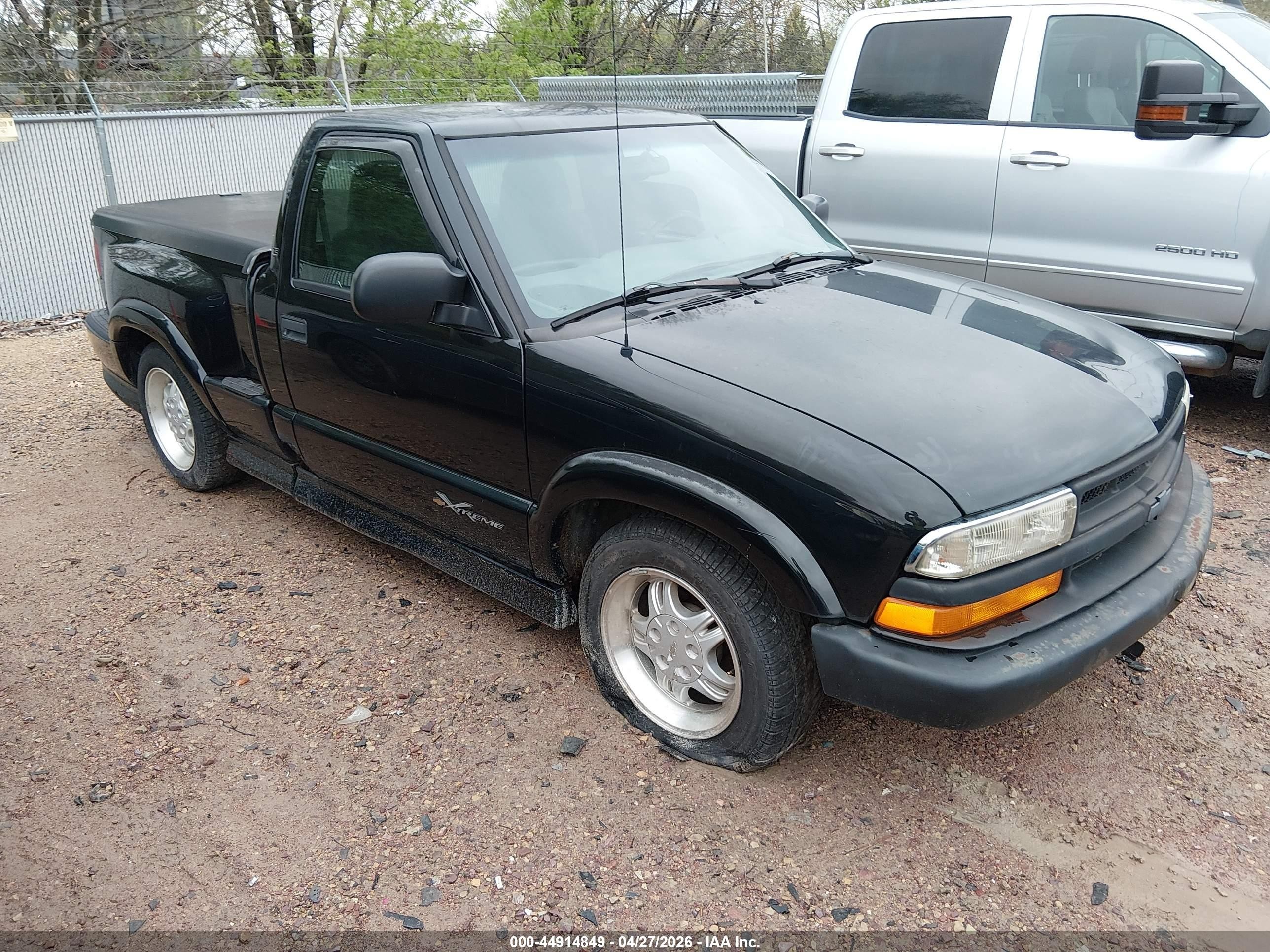 2000 Chevrolet S-10 LS, VIN 1GCCS1440Y8193385 — Normal wear