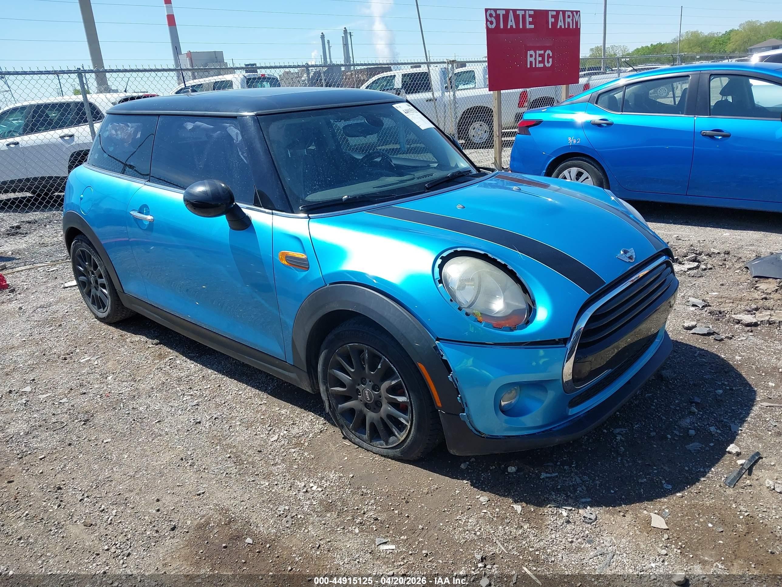 2016 MINI Hardtop, VIN WMWXP5C52G3B77348 — Перед