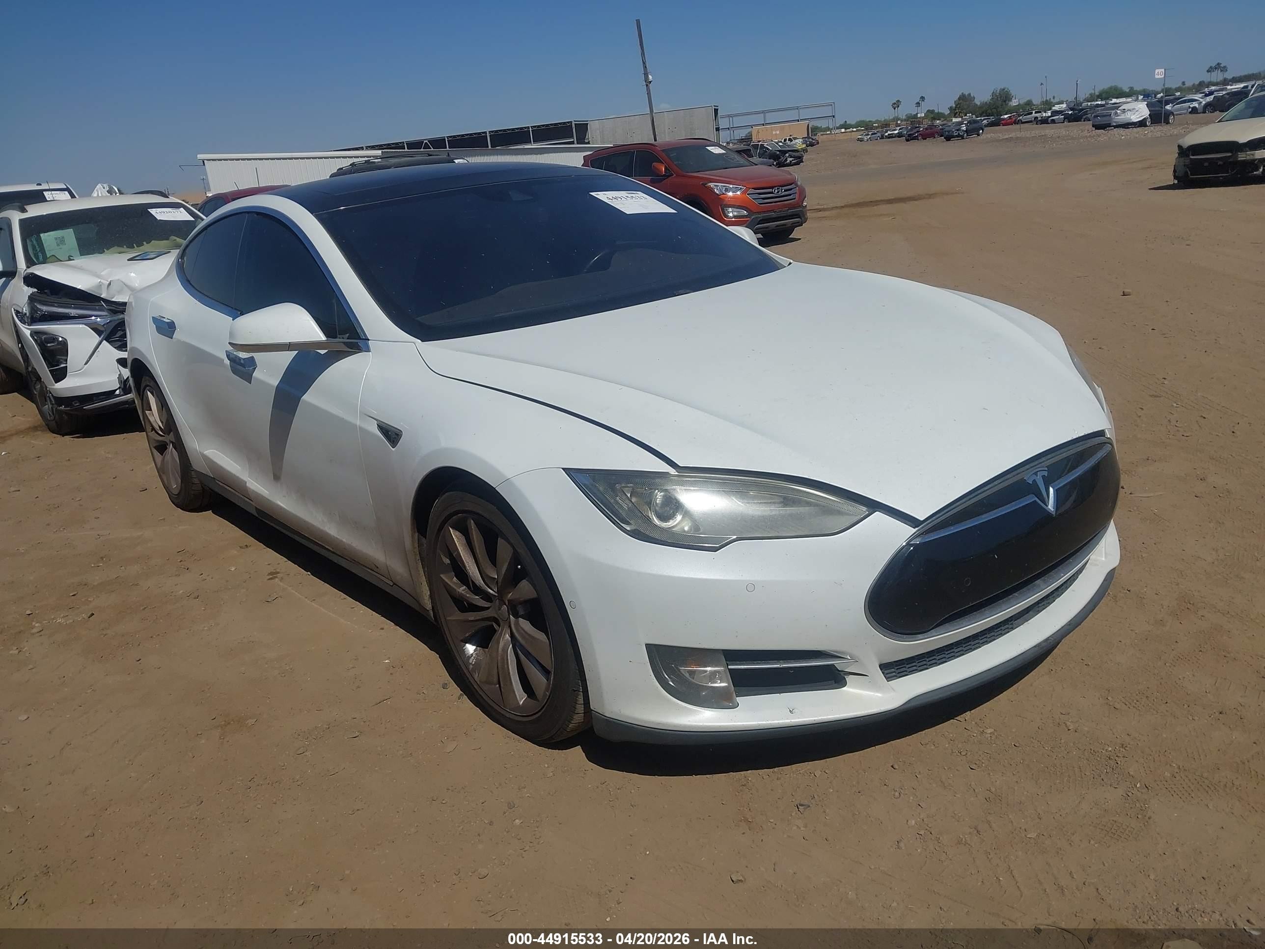 2015 Tesla Model S 85D, VIN 5YJSA1E22FF119118 — Normal wear