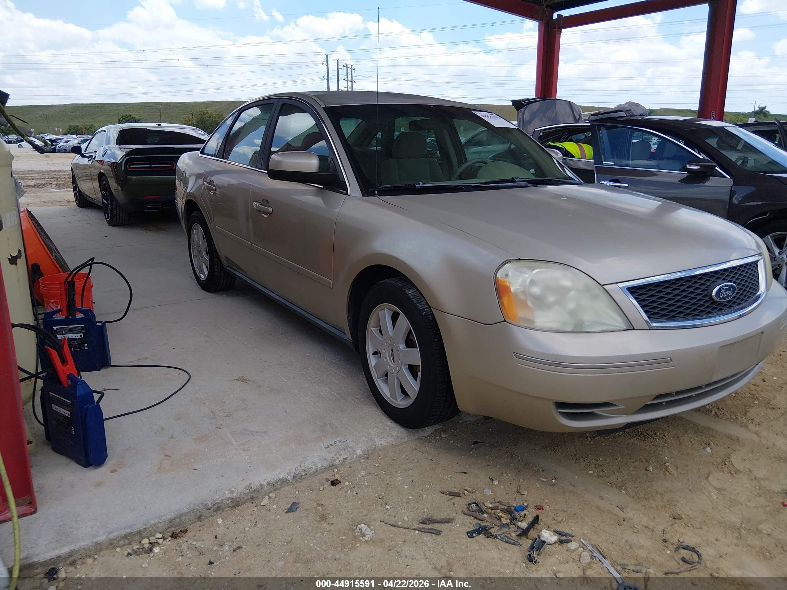 2005 Ford Five Hundred SE, VIN 1FAFP23145G132978 — Normal wear