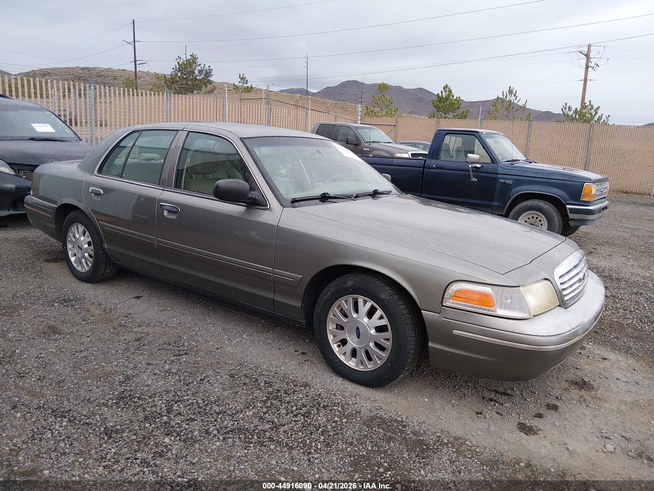 2004 Ford Crown Victoria LX, VIN 2FAFP74W74X133168 — Normal wear
