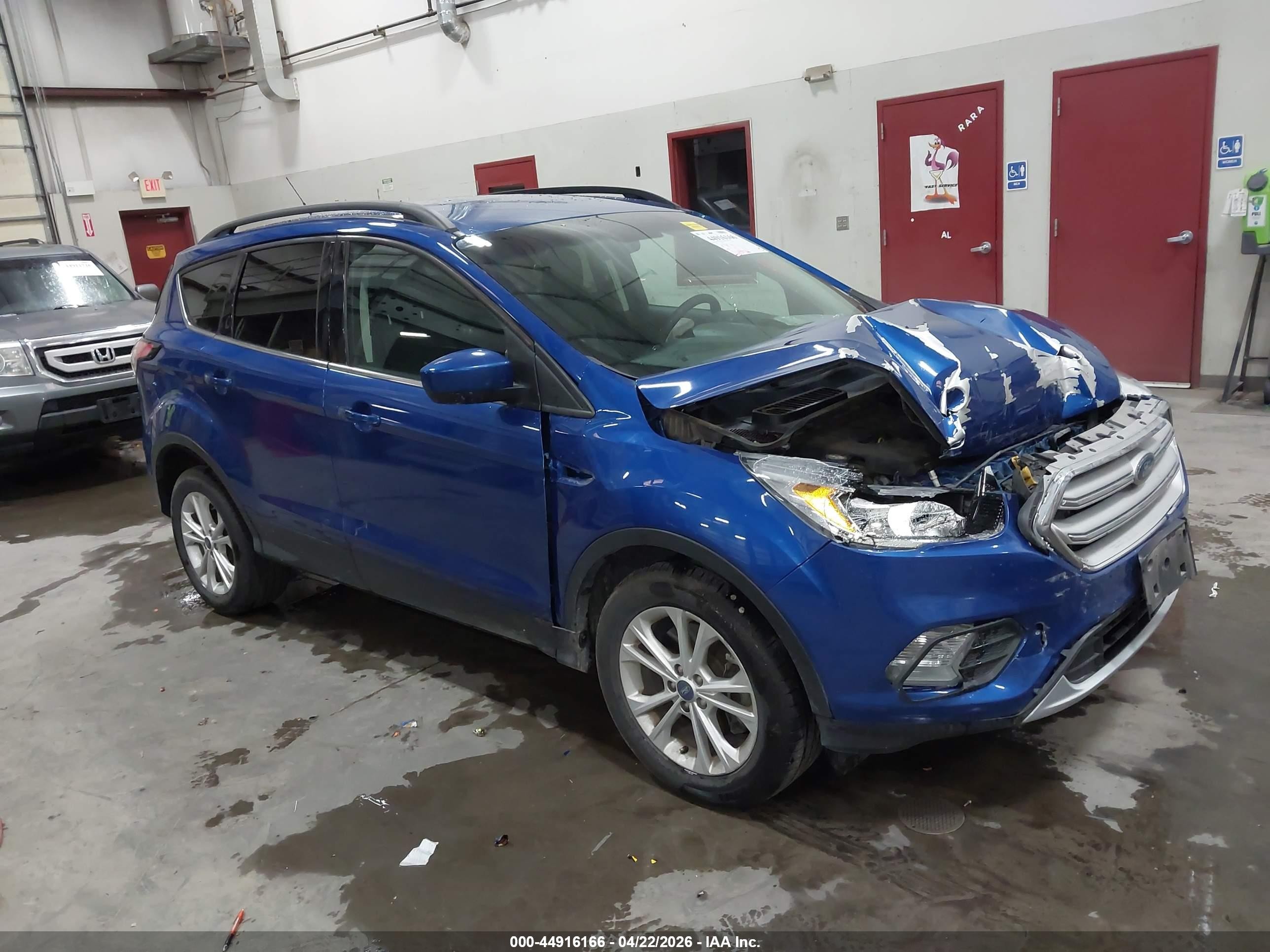 2018 Ford Escape SE, VIN 1FMCU9GD6JUD39060 — Front end