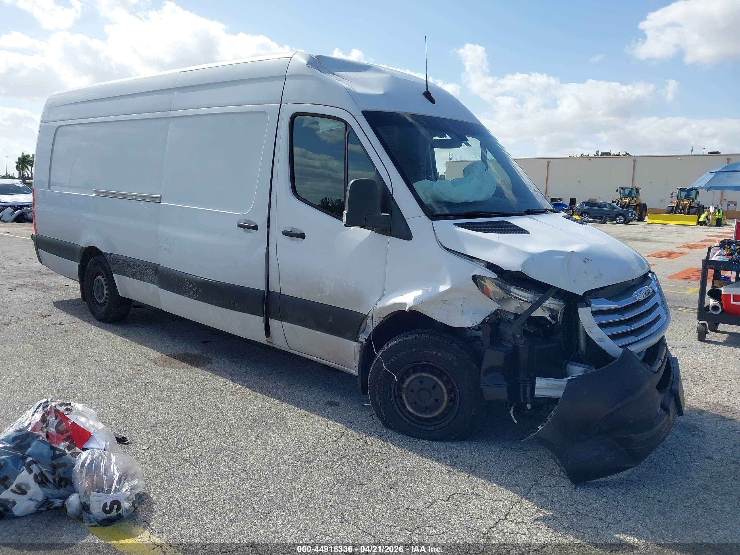 2019 Freightliner Sprinter, VIN WDRPF1CD4KP157767 — All over
