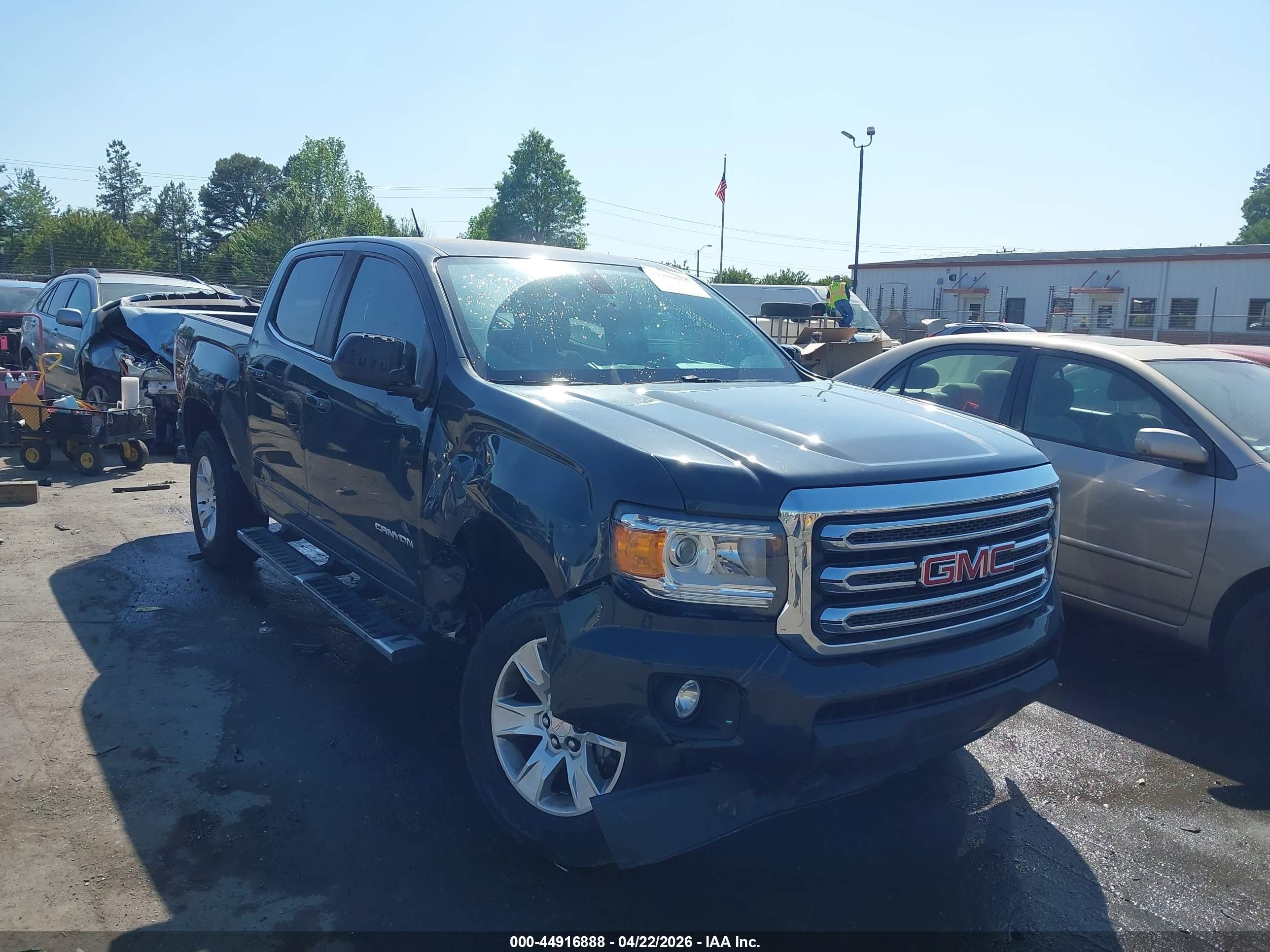 2018 GMC Canyon 4WD SLE, VIN 1GTG6CEN5J1103493 — Front end