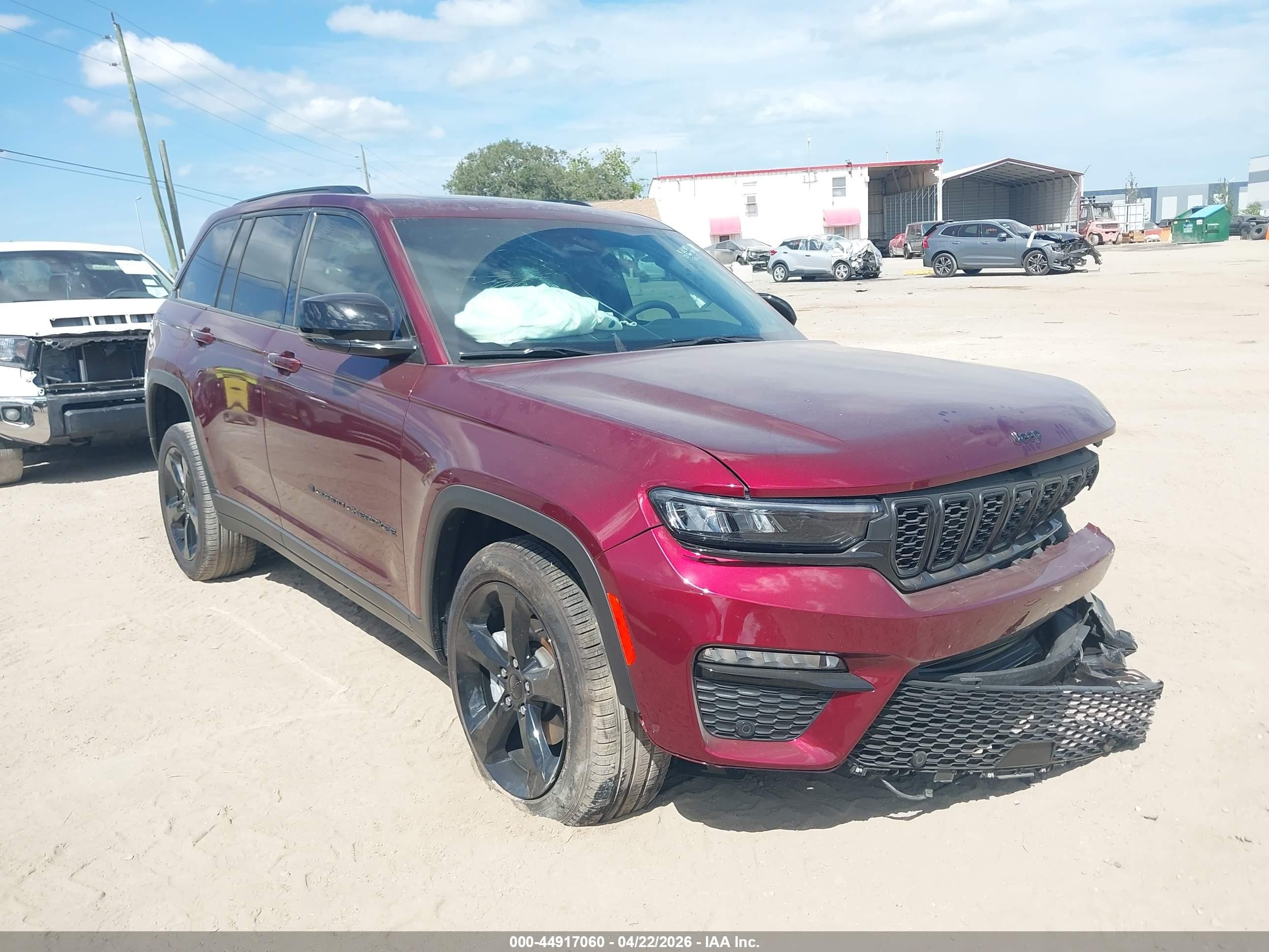 2025 Jeep Grand Cherokee Limited, VIN 1C4RJGBG6SC323025 — Front end