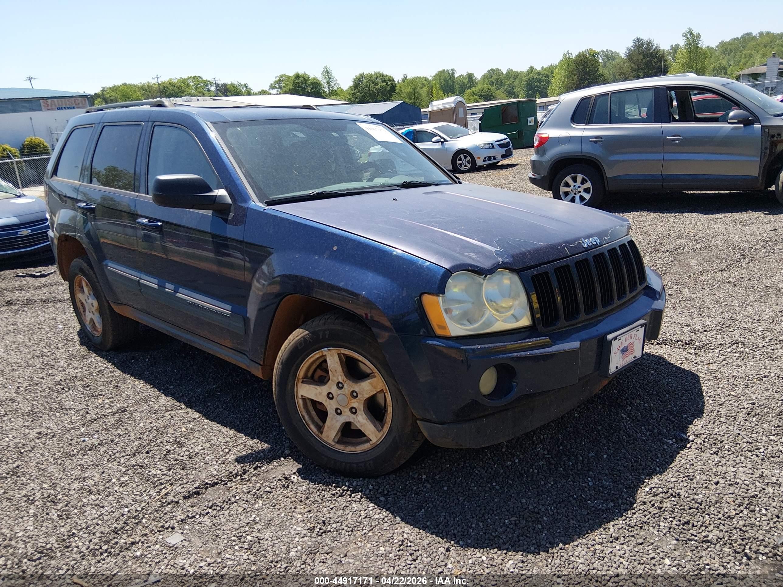 2006 Jeep Grand Cherokee Laredo, VIN 1J4GS48K86C151207 — Side