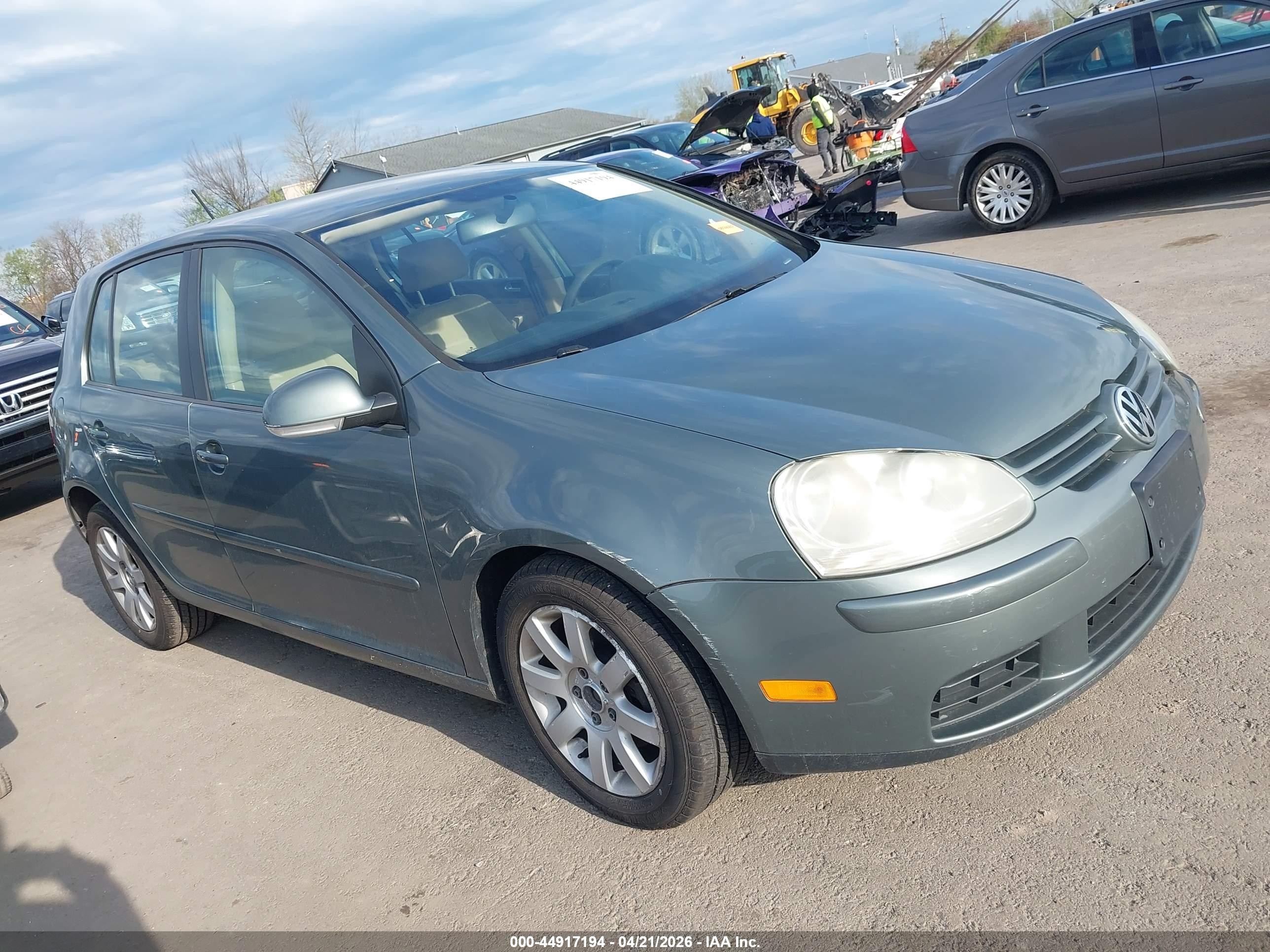 2006 Volkswagen Rabbit, VIN WVWDR91KX6W136136 — Front end