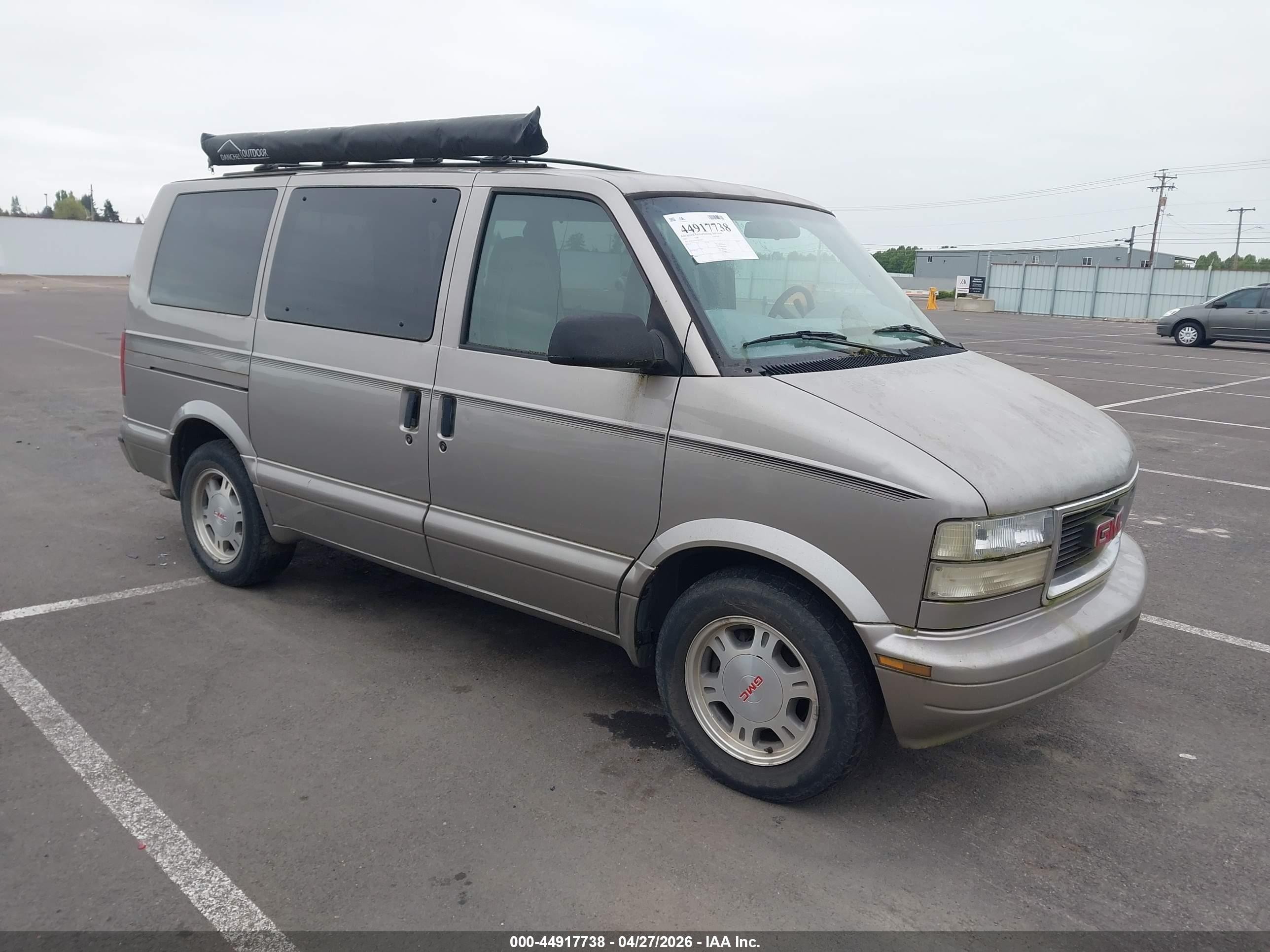 2003 GMC Safari, VIN 1GKDM19X43B502051 — Normal wear