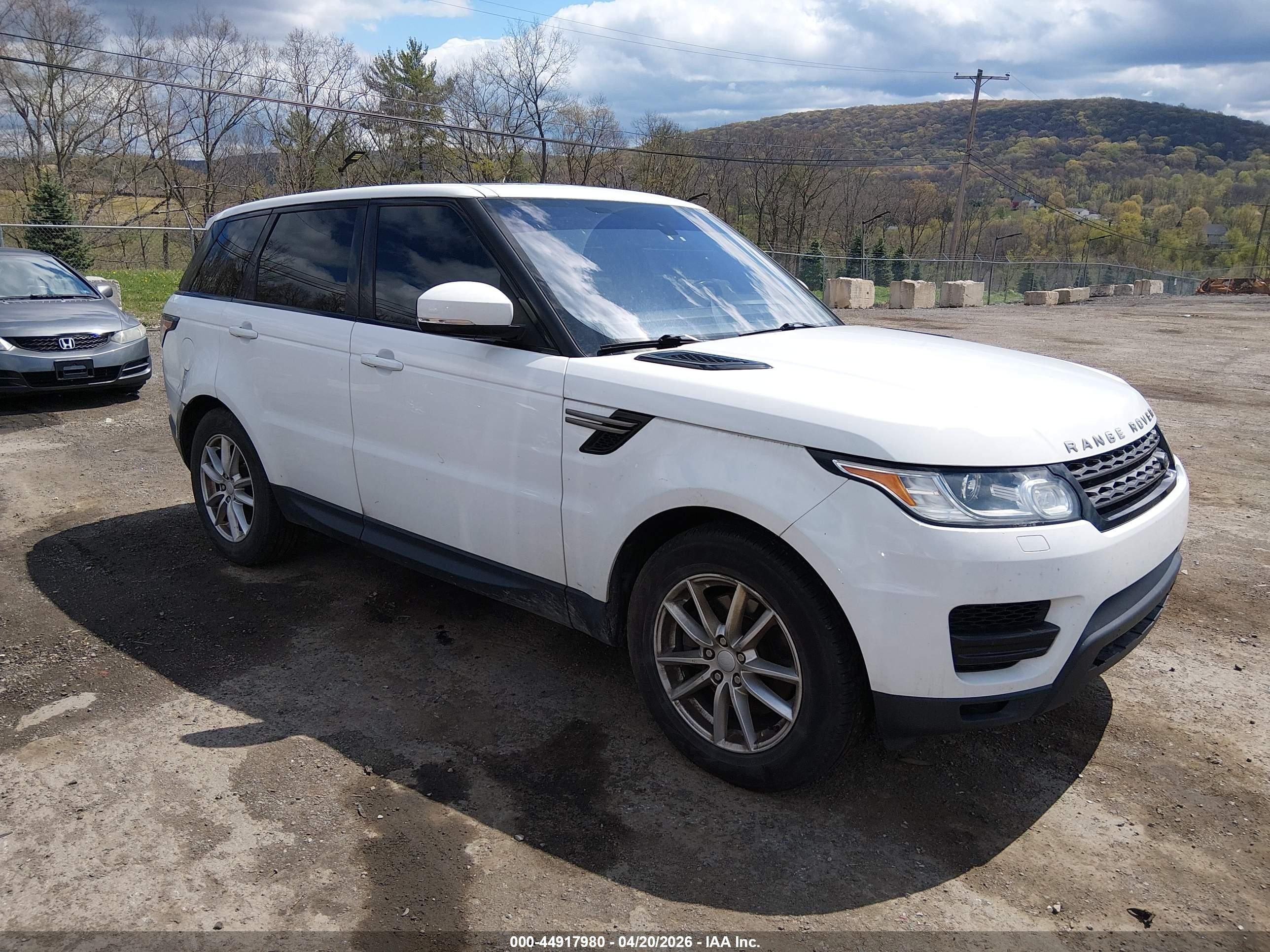 2016 Land Rover Range Rover Sport SE, VIN SALWG2KF6GA662083 — Front end