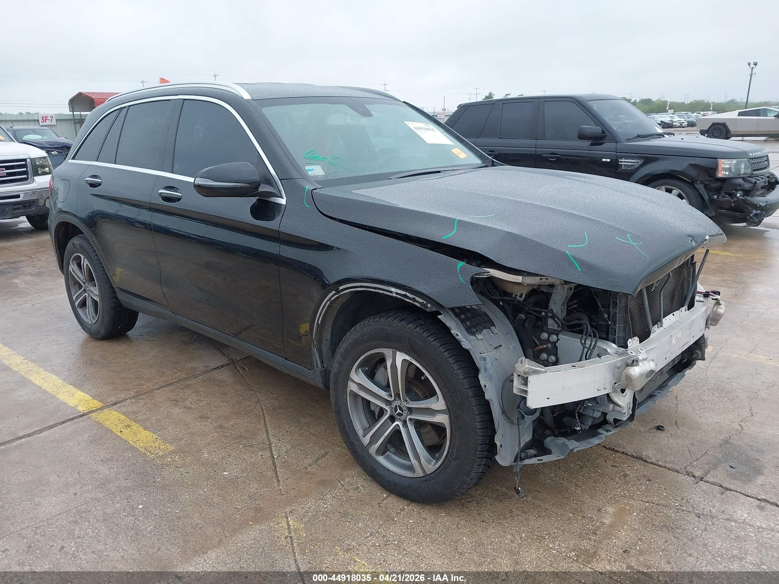 2019 Mercedes-Benz GLC 300, VIN WDC0G4JB1KV174677 — Front end