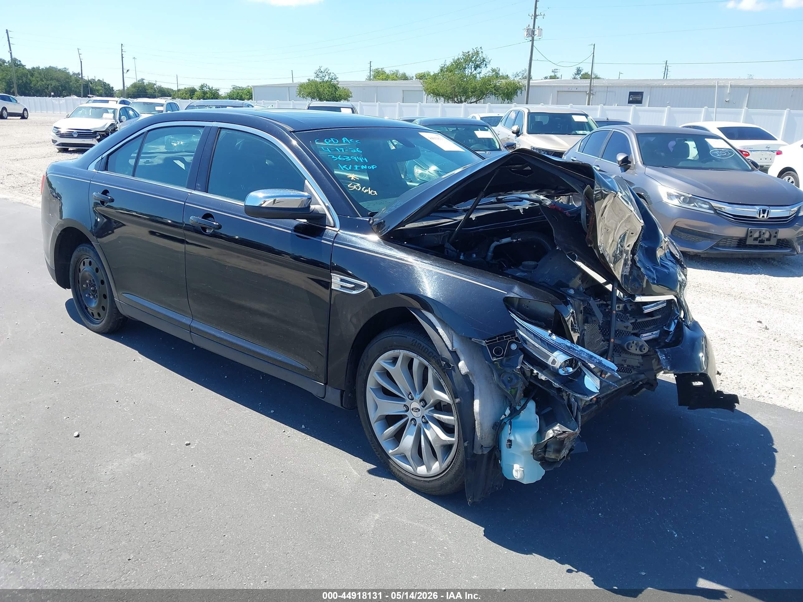 2016 Ford Taurus Limited, VIN 1FAHP2F87GG108792 — Перед